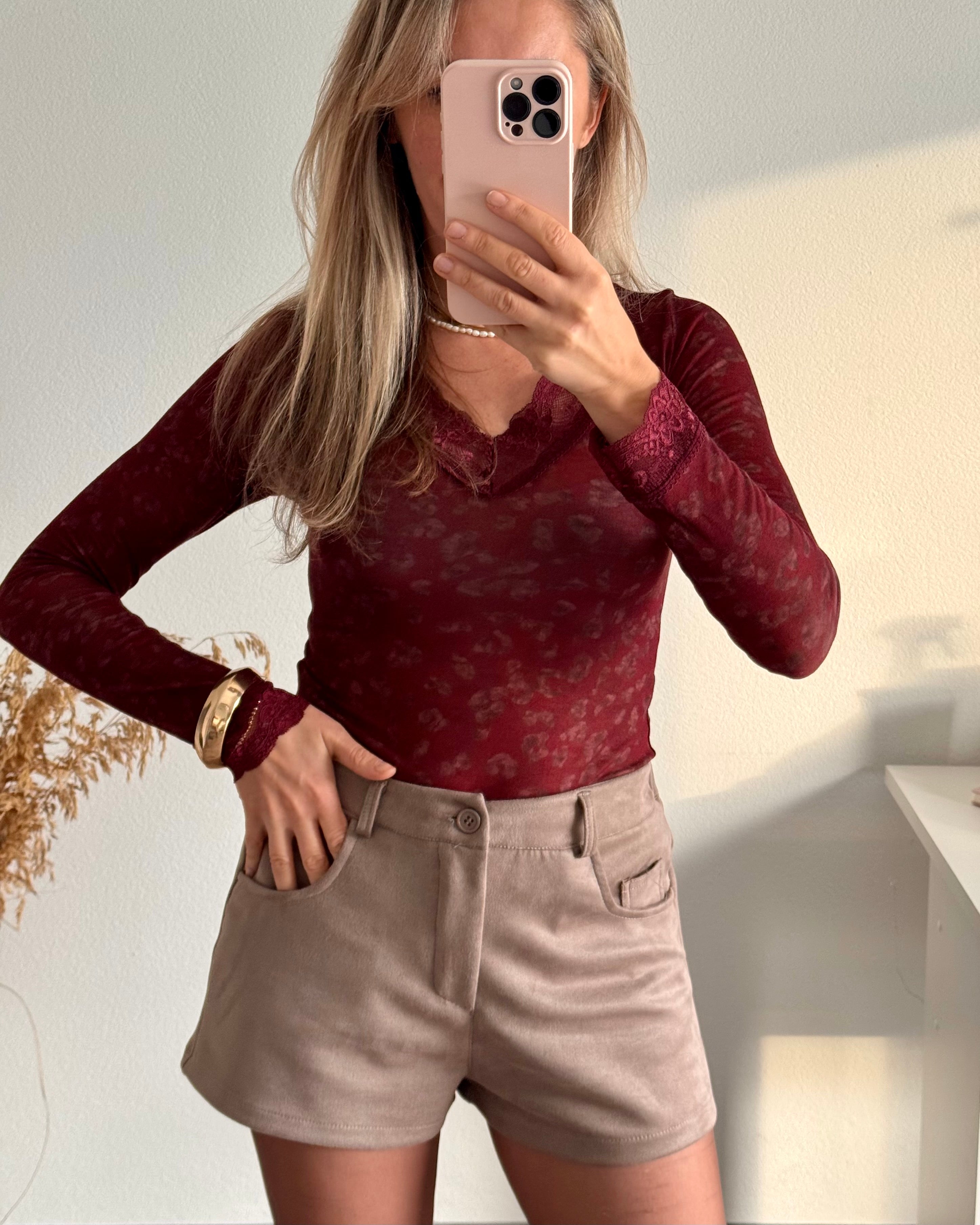 Stretchy Cashmere Langarmshirt mit Spitze Leo Bordeaux