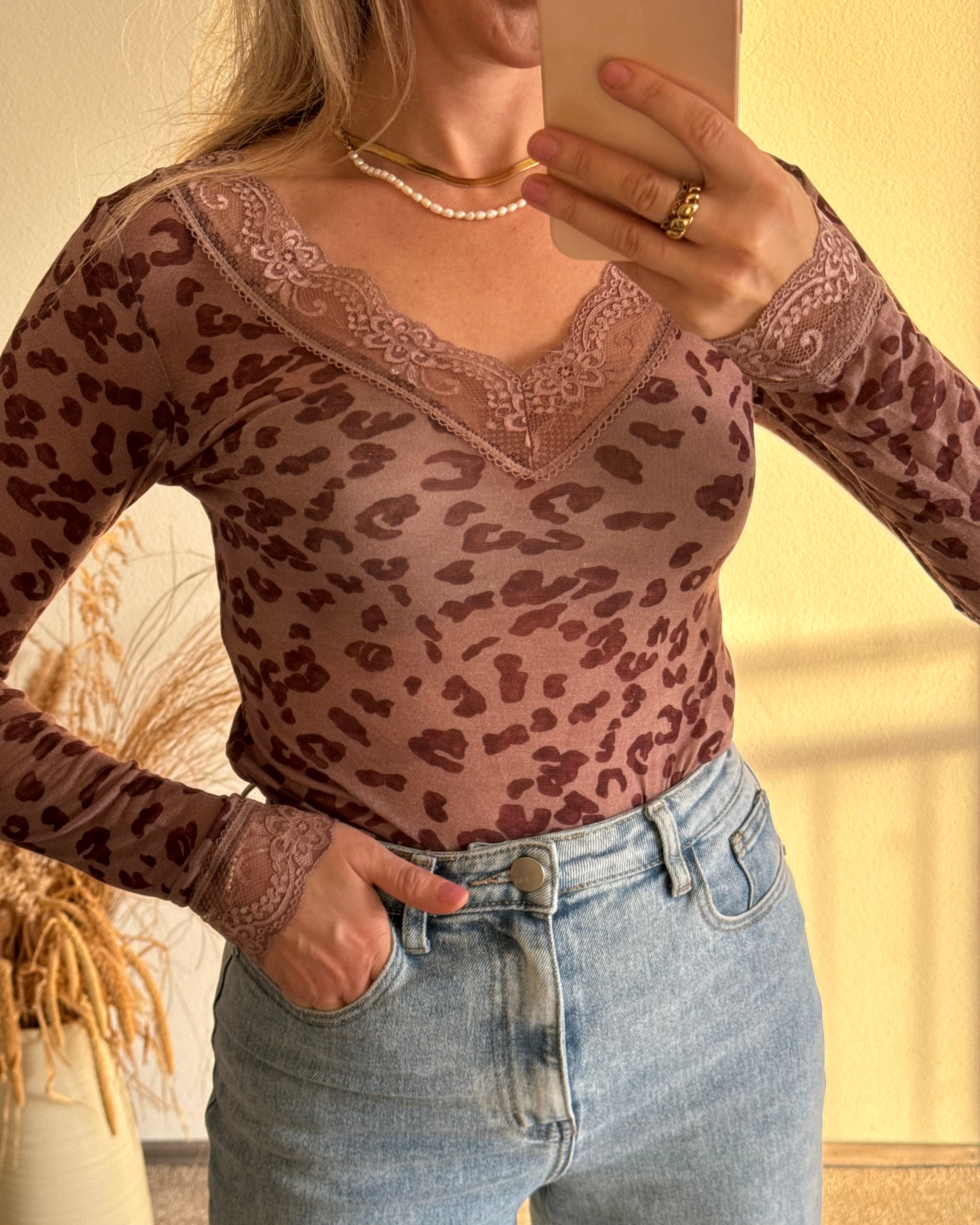 Stretchy Cashmere Langarmshirt mit Spitze Leo Beige