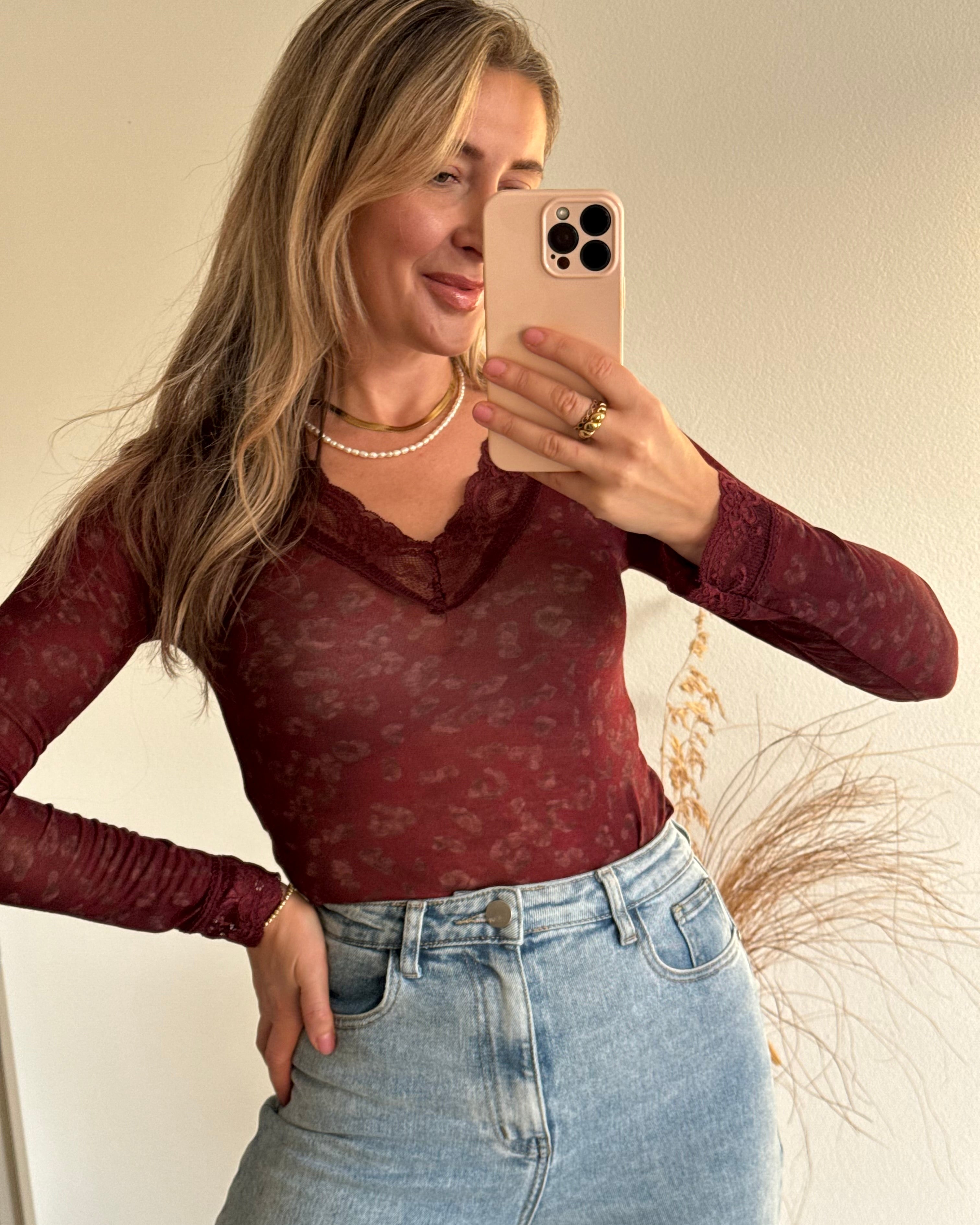 Stretchy Cashmere Langarmshirt mit Spitze Leo Bordeaux