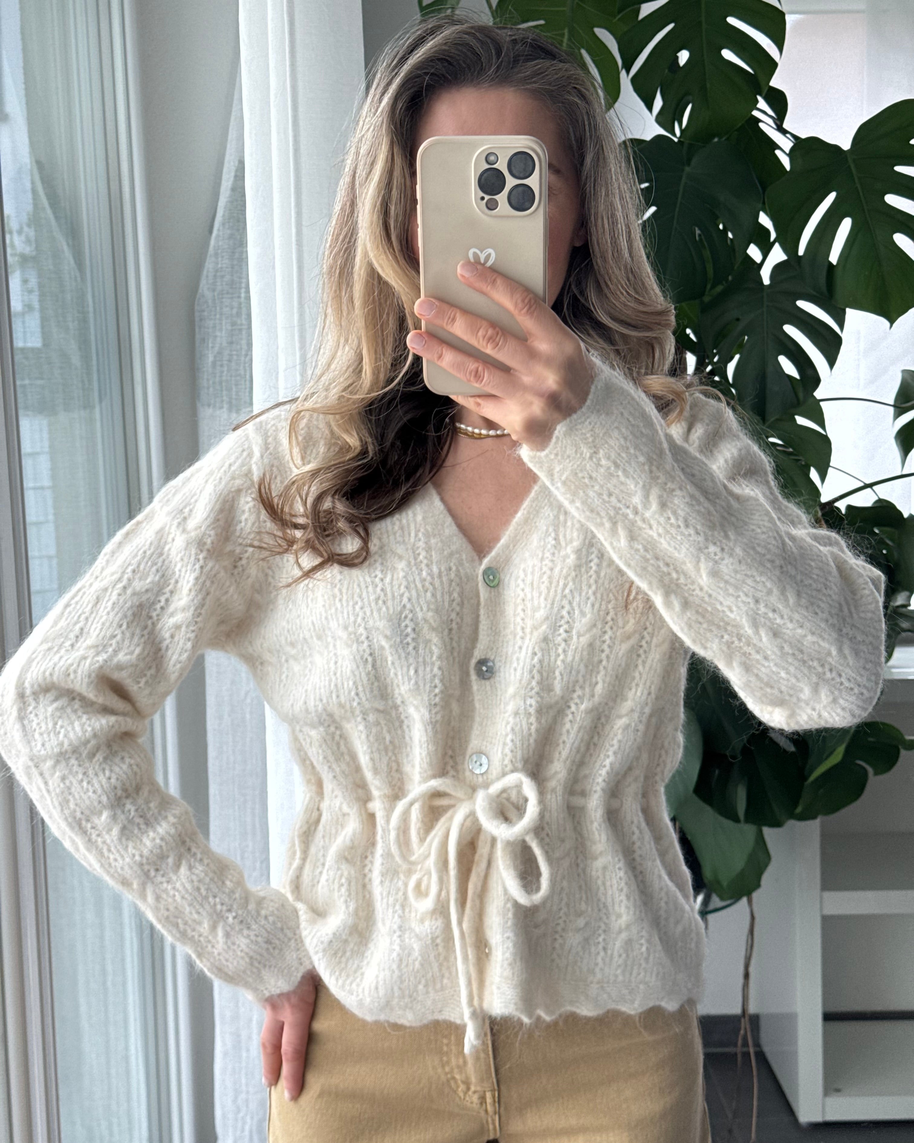 Weicher Strick-Cardigan mit Taillenzug Beige