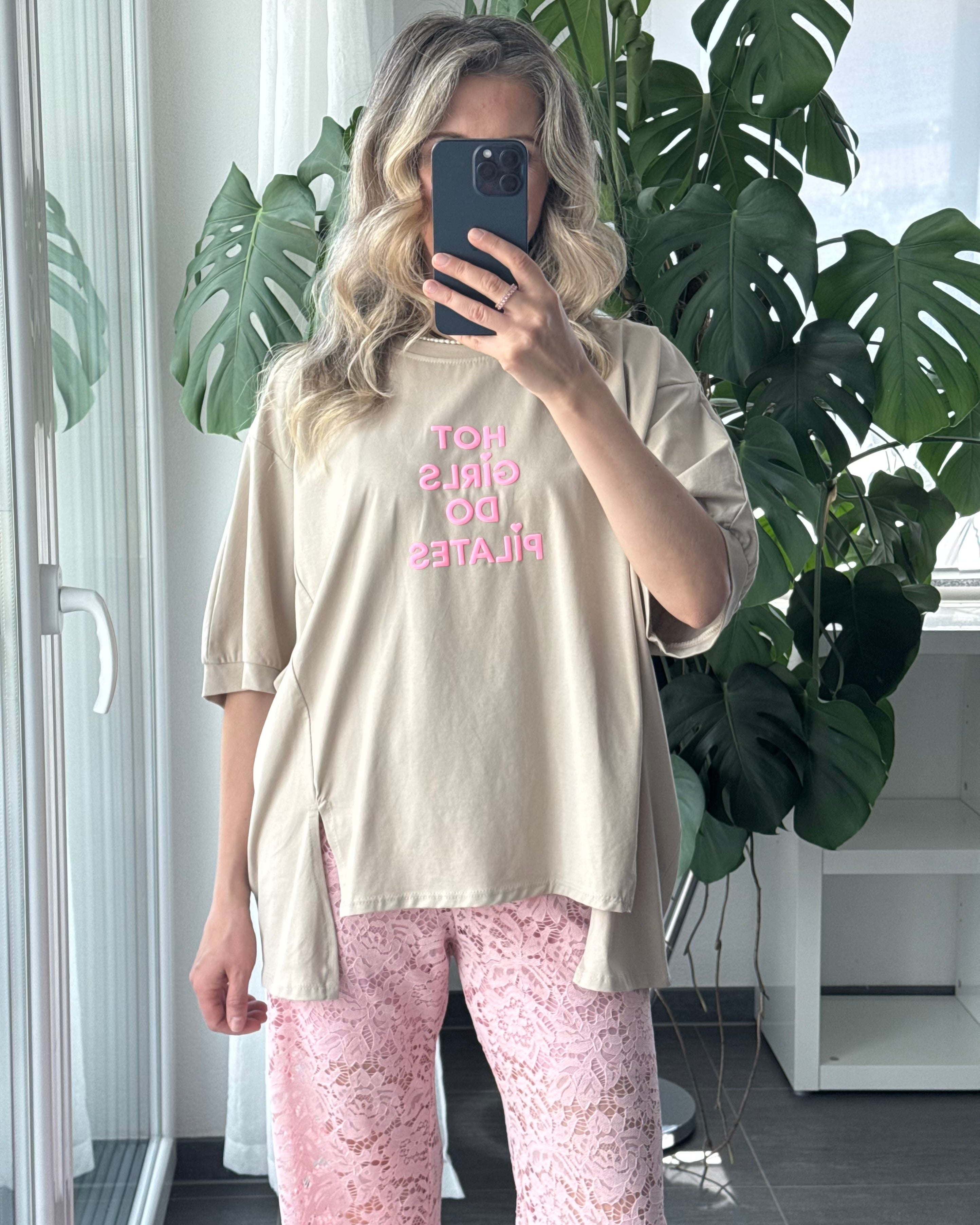Oversize T-Shirt Hot Girls do pilates beige