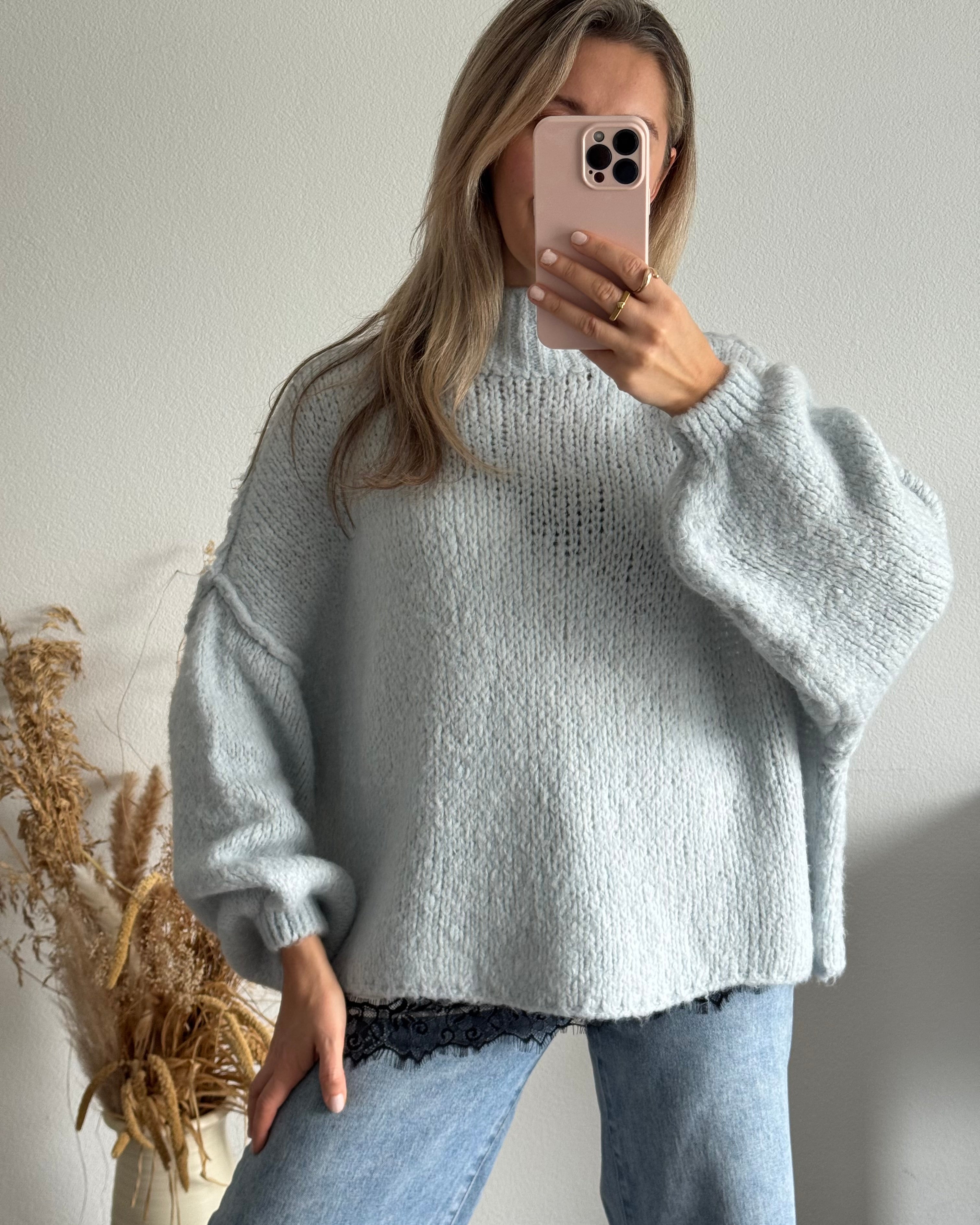 Kuscheliger Oversize Strickpullover Hellgrau (kurz)