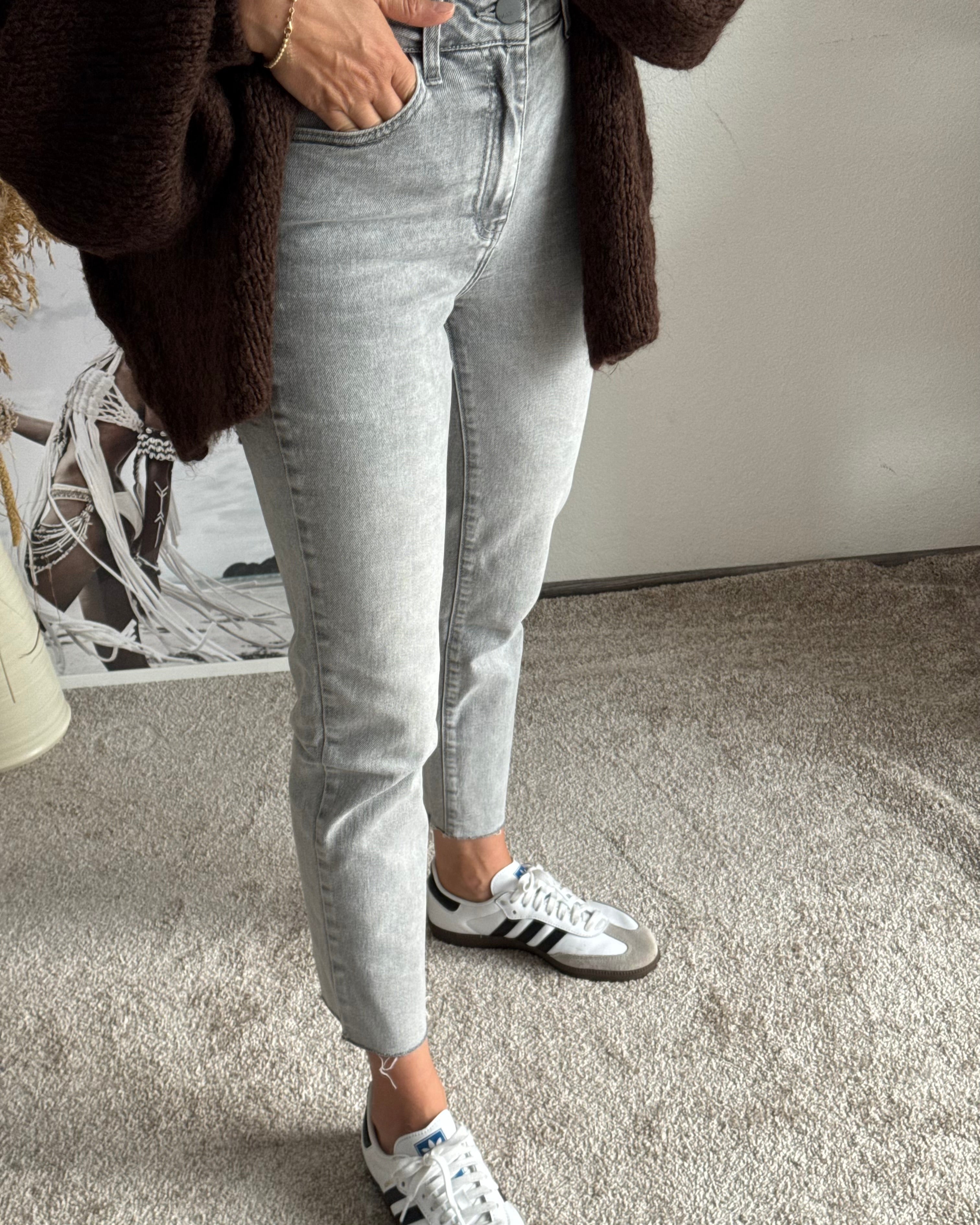 MOM JEANS HELLGRAU