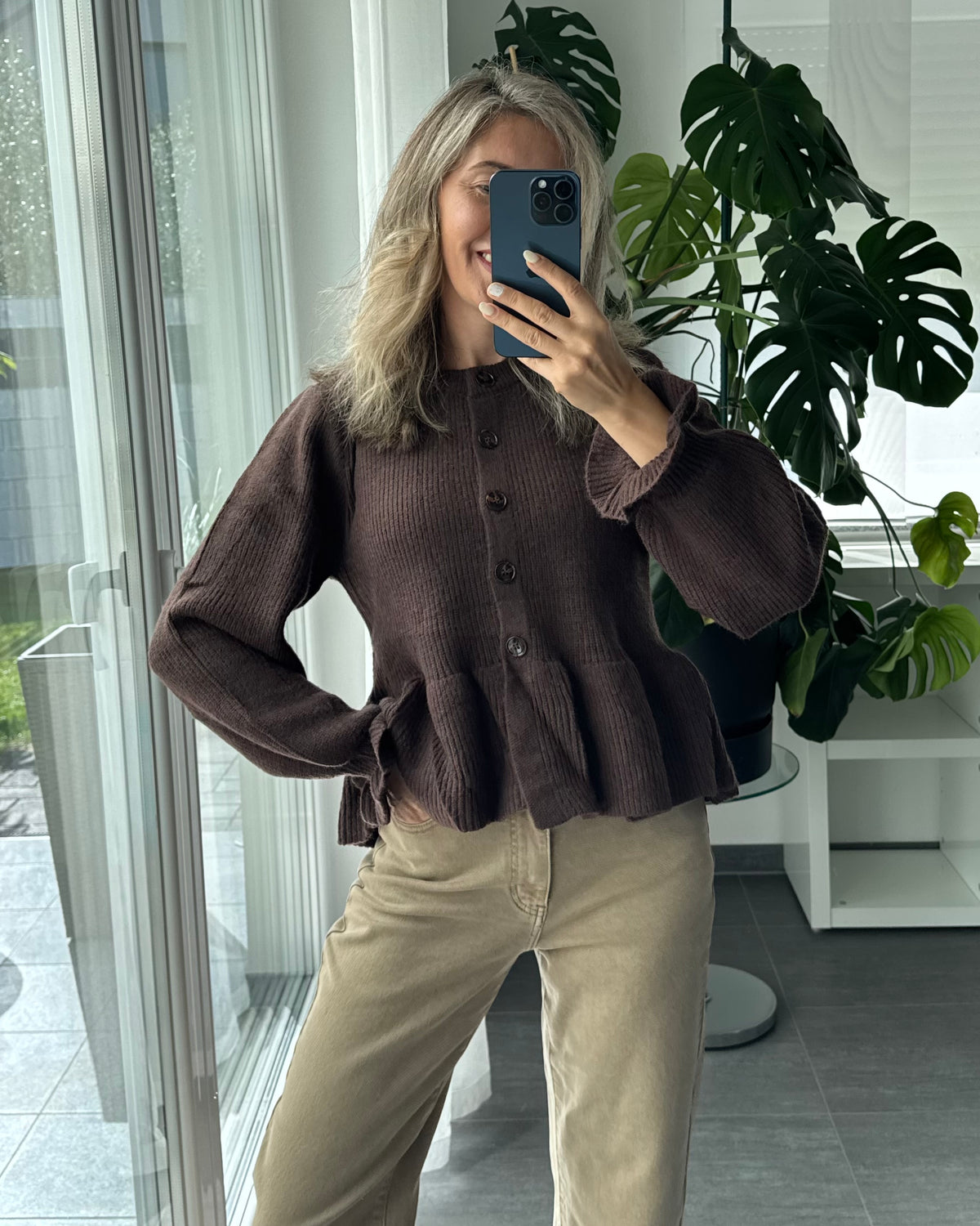 Taillierter Cardigan Mila Braun