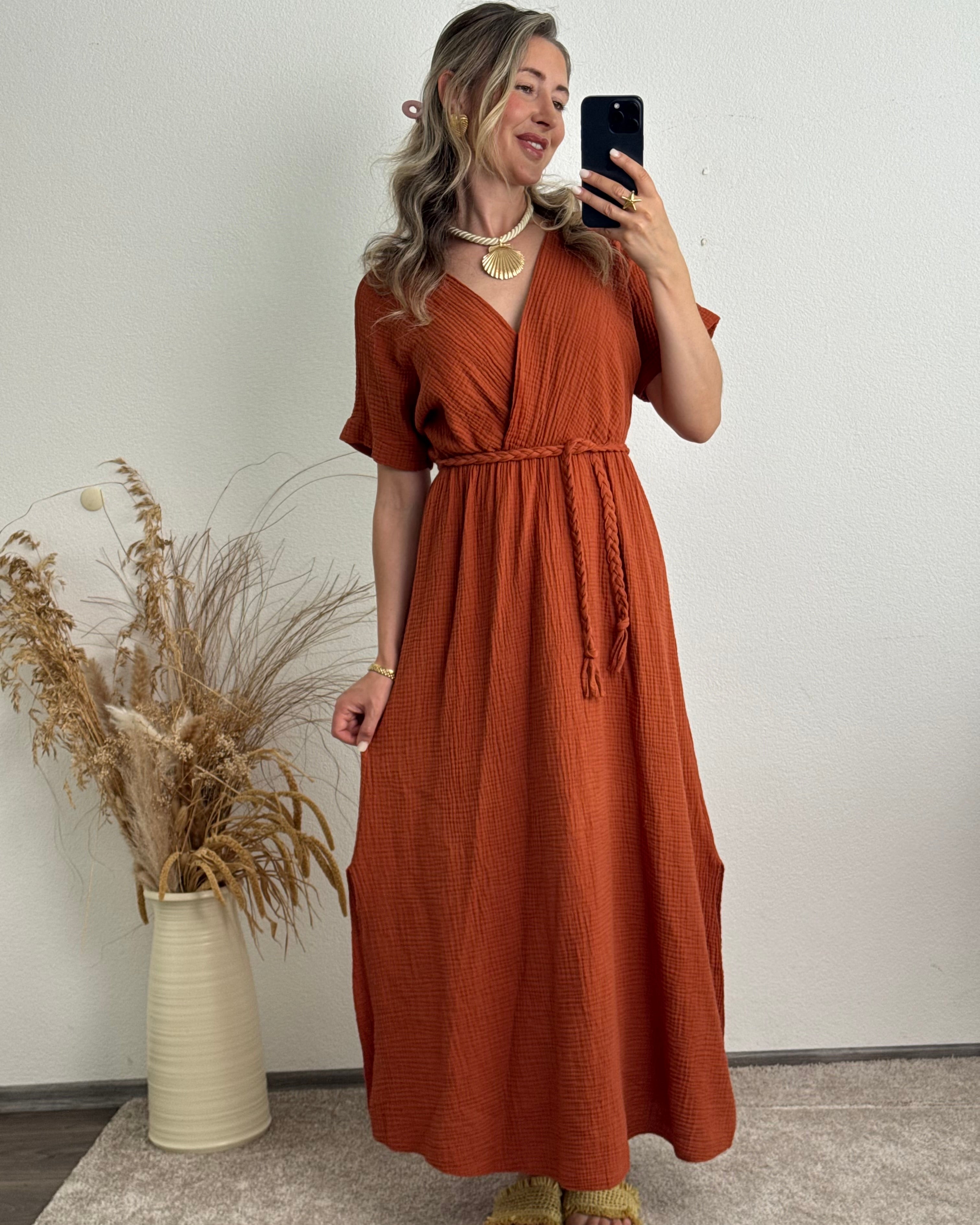 Maxi-Musselinkleid mit geflochtenem Gürtel Terracotta