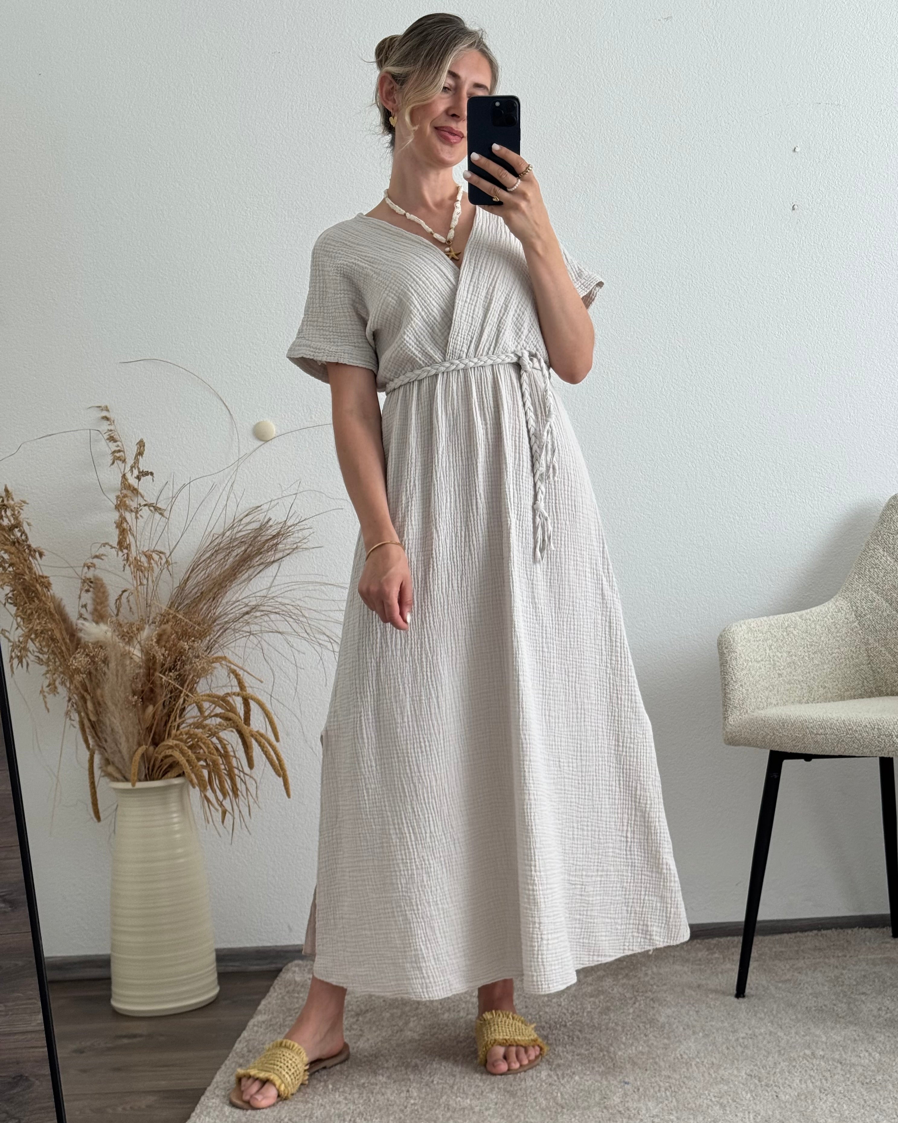 Maxi-Musselinkleid mit geflochtenem Gürtel beige