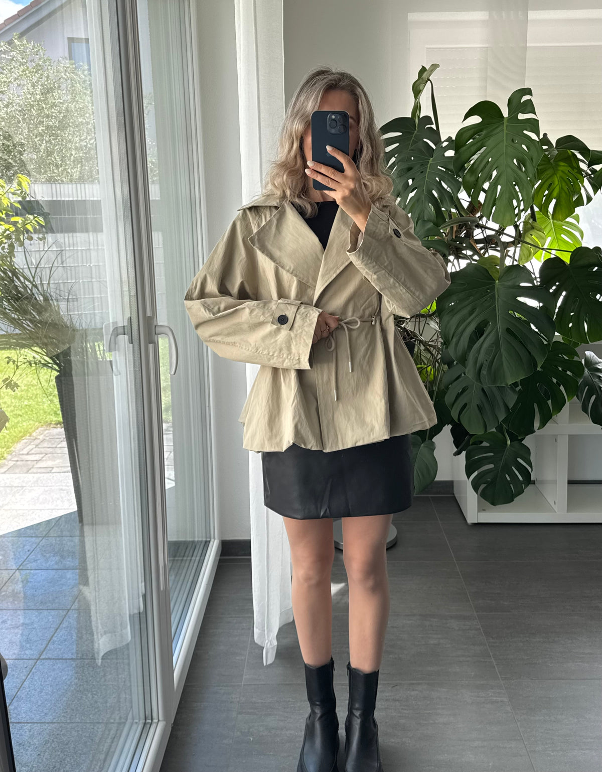 Kurzer Trenchcoat Taupe