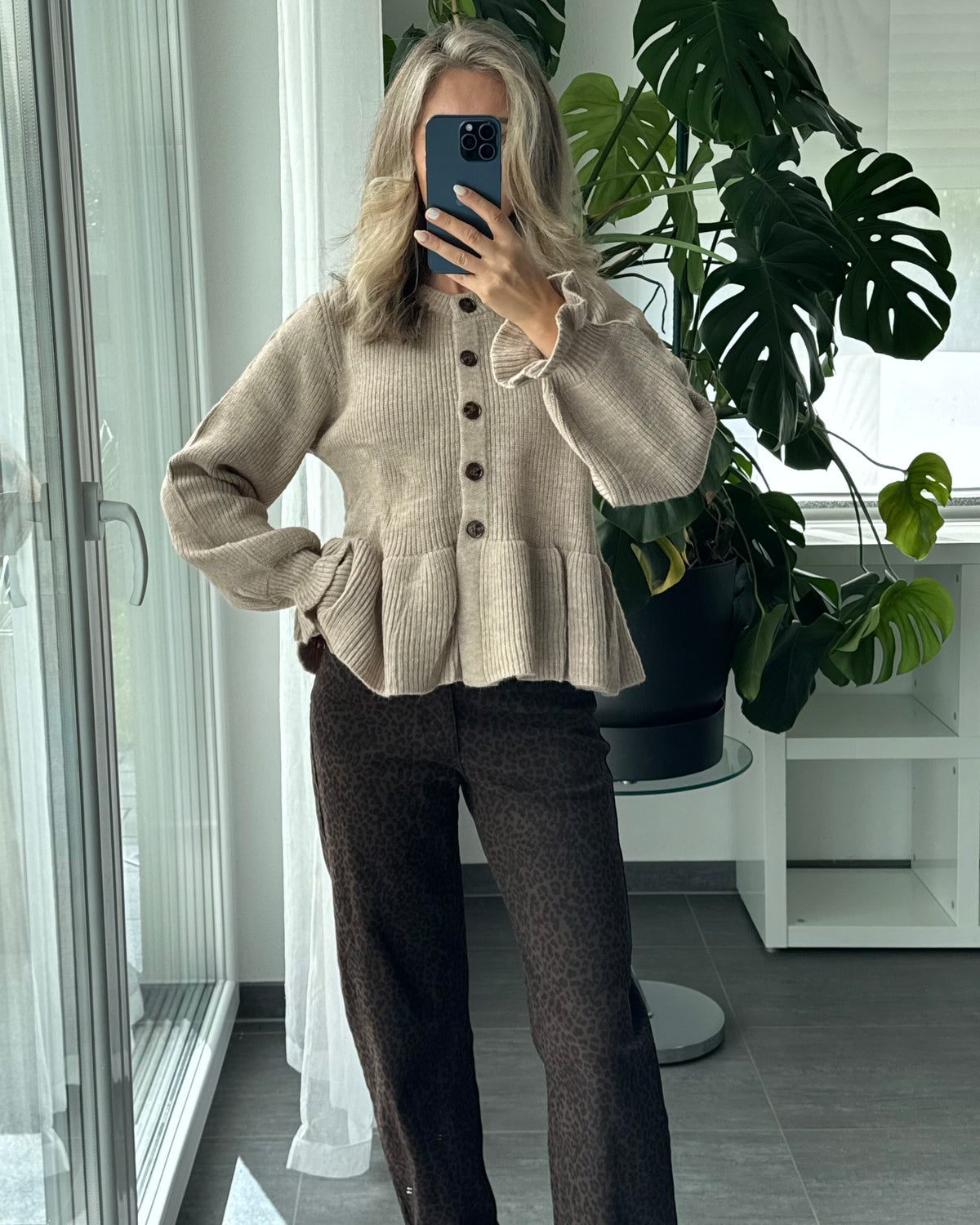 Taillierter Cardigan Mila Taupe