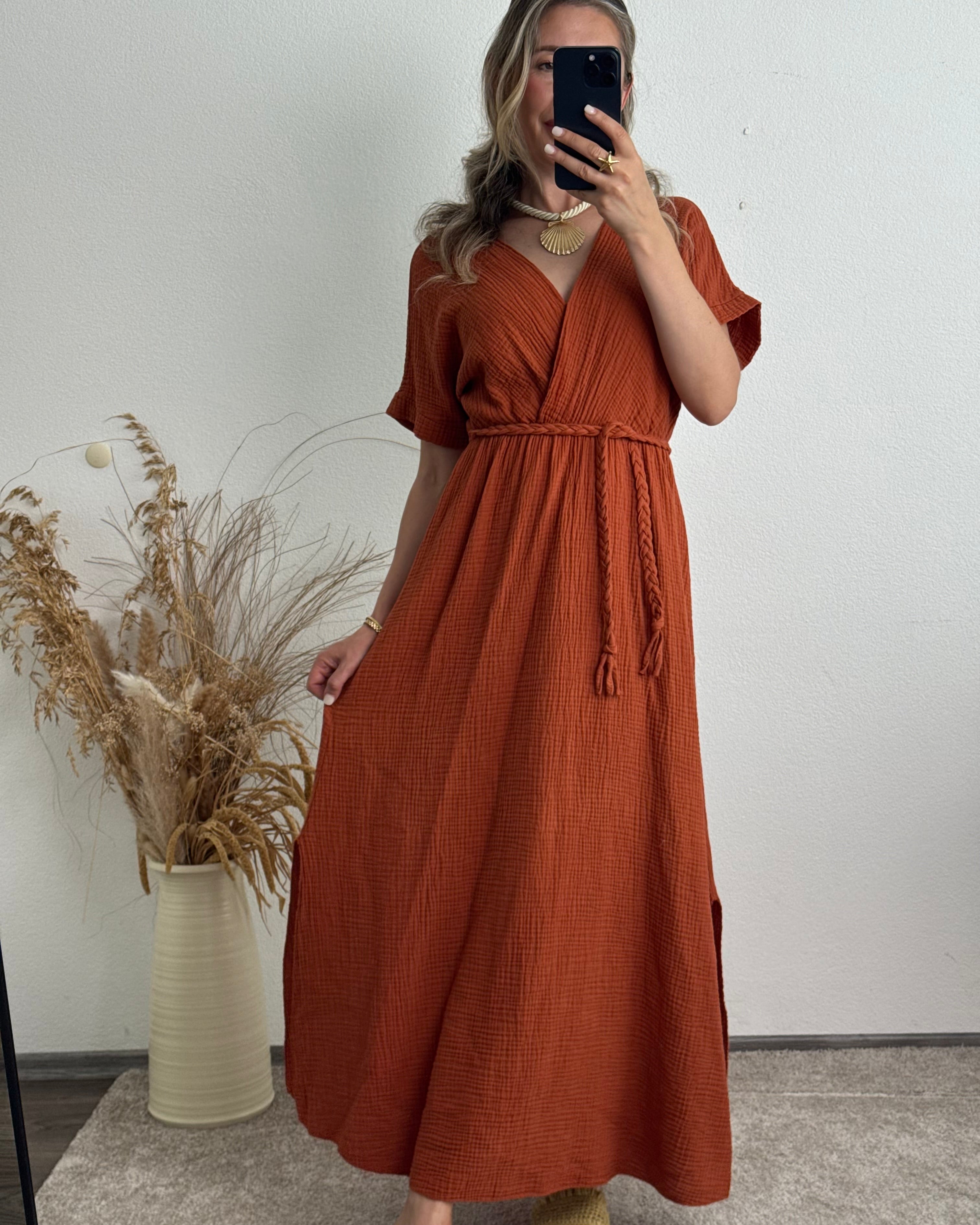 Maxi-Musselinkleid mit geflochtenem Gürtel Terracotta