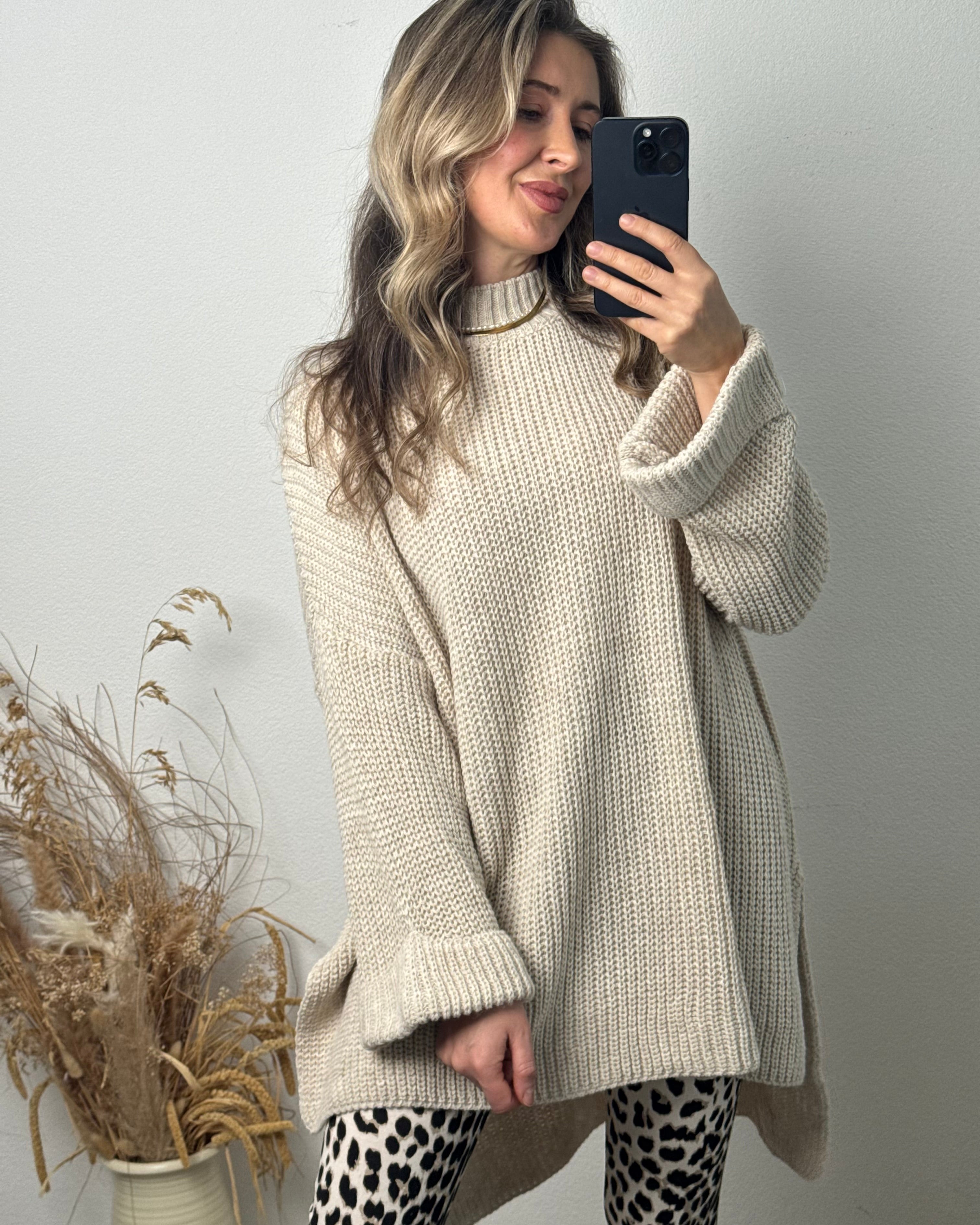 OVERSIZE PULLOVER MIT SCHLITZ BEIGE