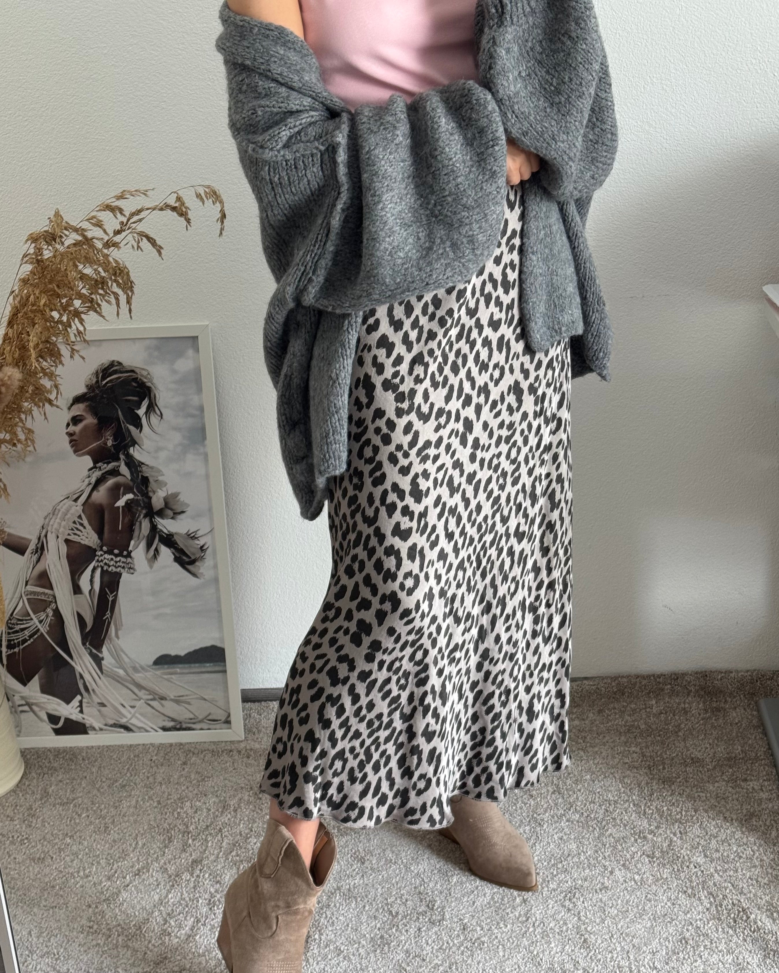 Viskoserock mit Leoprint Maja GRAU