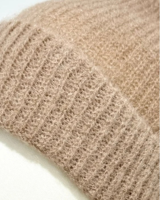 FLUFFY MOHAIR MÜTZE TAUPE