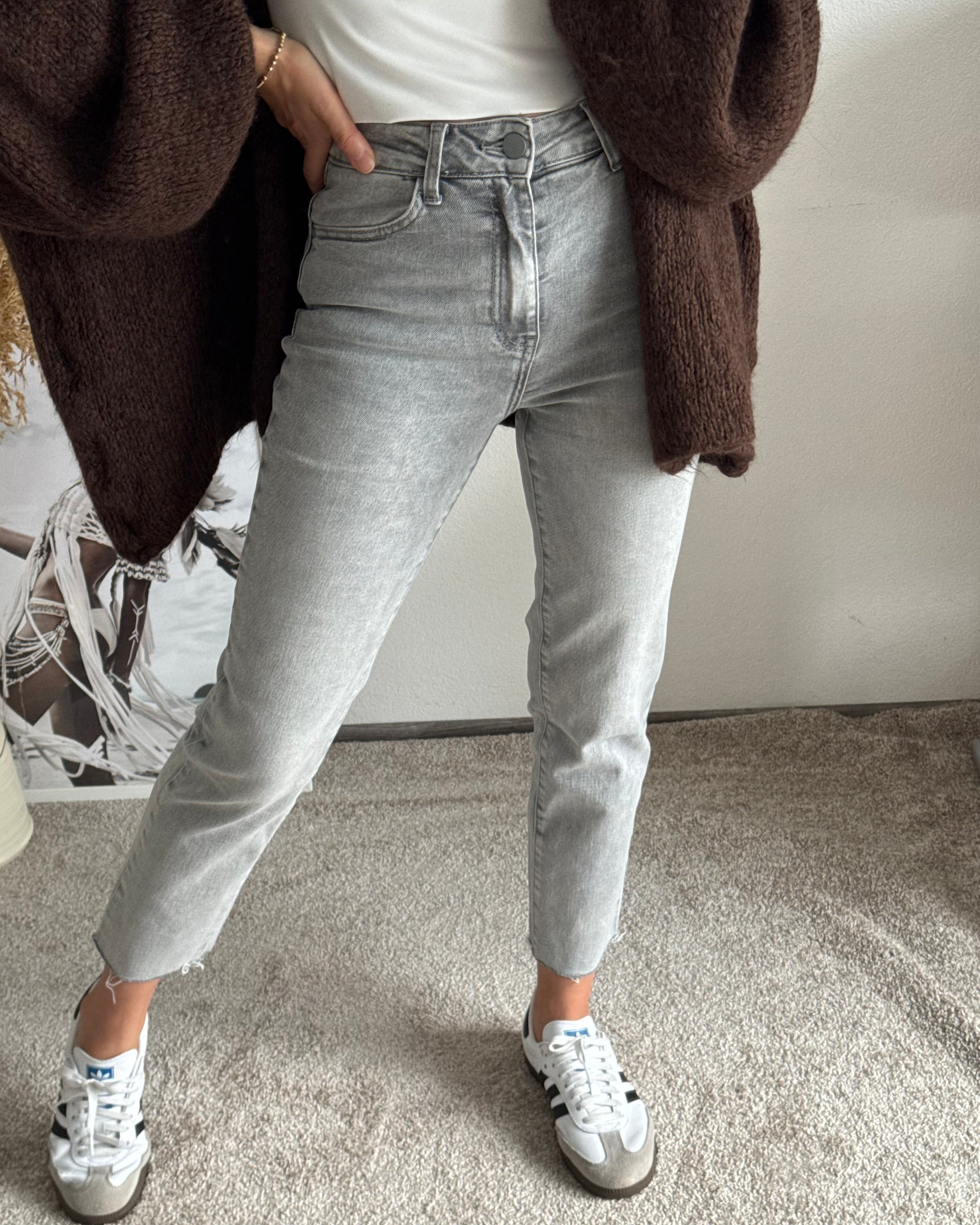 MOM JEANS HELLGRAU
