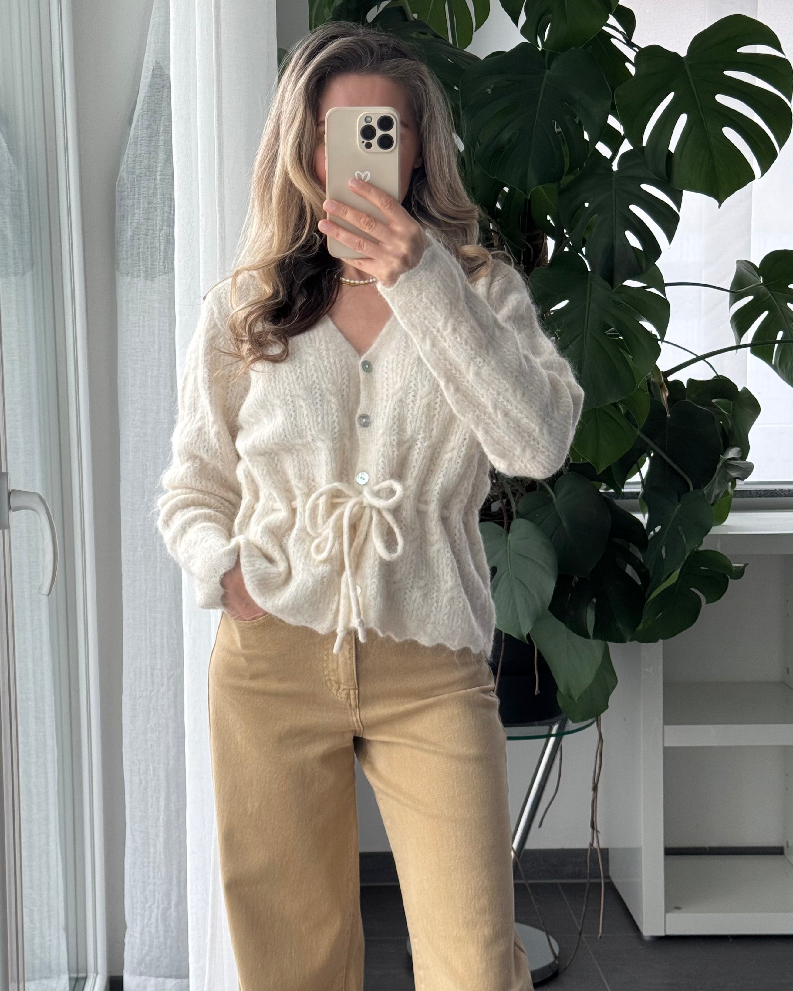 Weicher Strick-Cardigan mit Taillenzug Beige