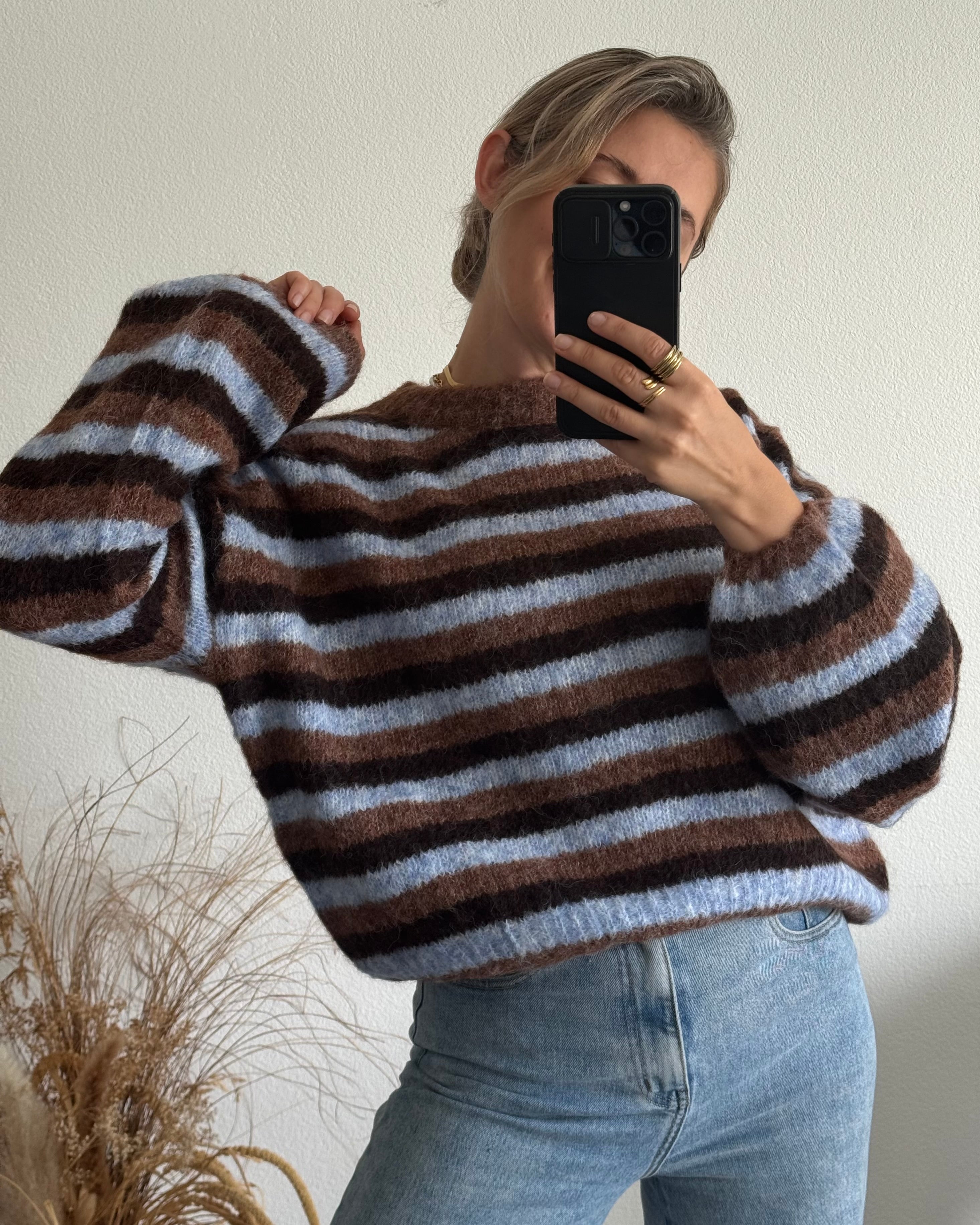 Gestreifter Kuschelpullover – Braun & Blau