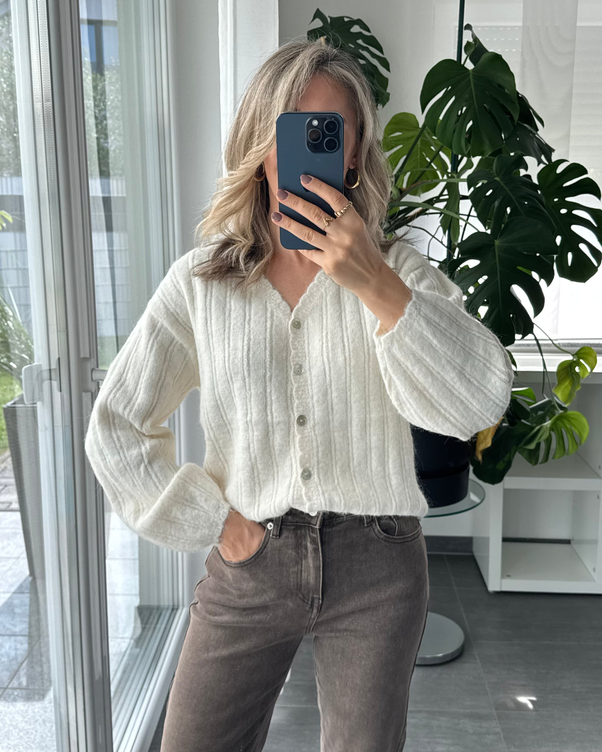 Cardigan Creamy Days V-Ausschnitt