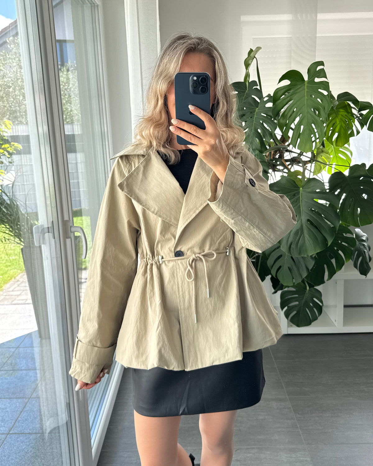 Kurzer Trenchcoat Taupe