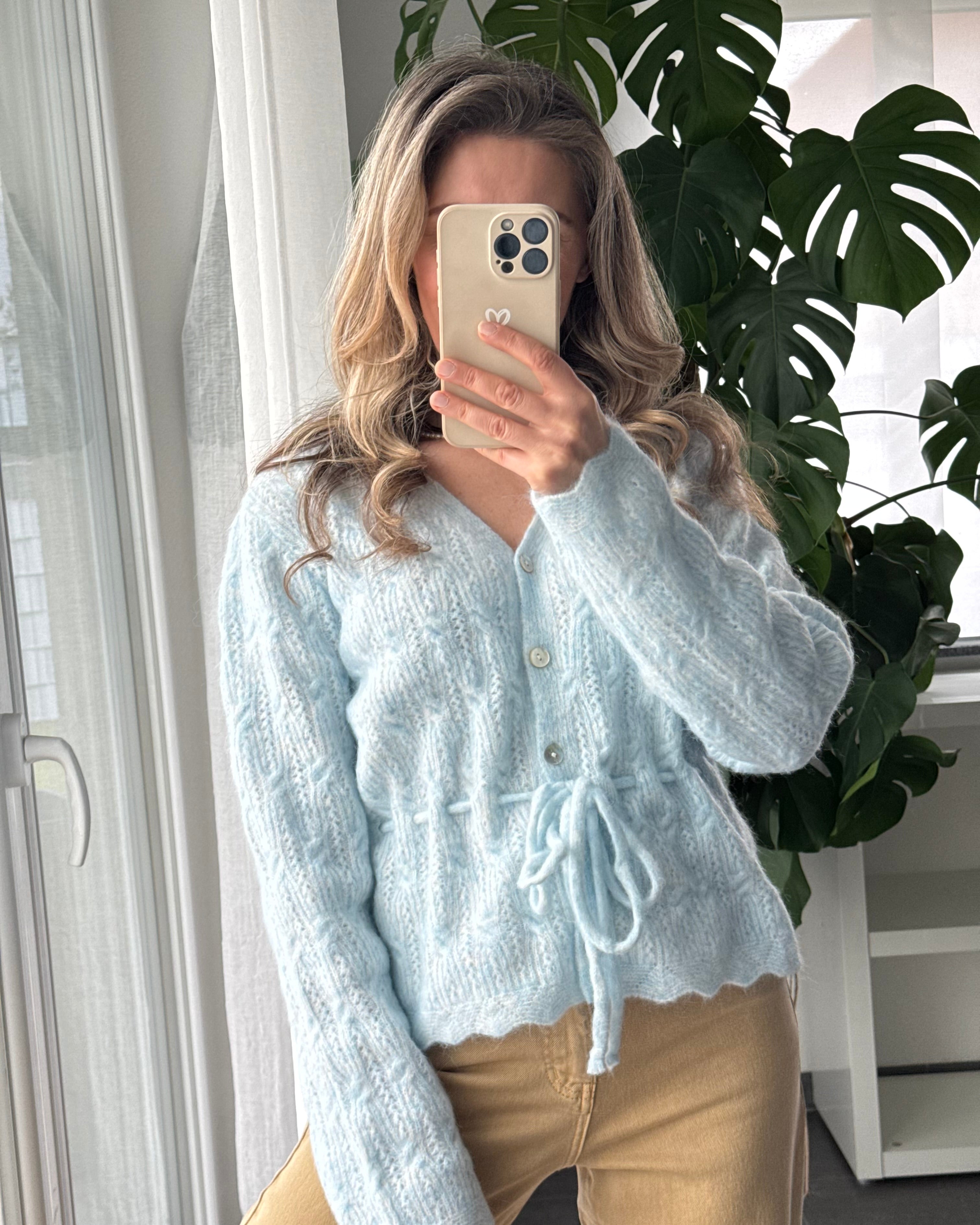 Weicher Strick-Cardigan mit Taillenzug Hellblau