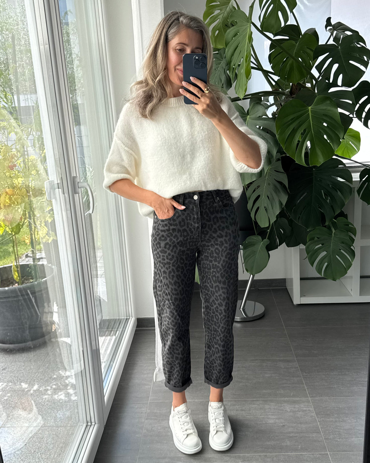 Mom Jeans Leo Grau Schwarz