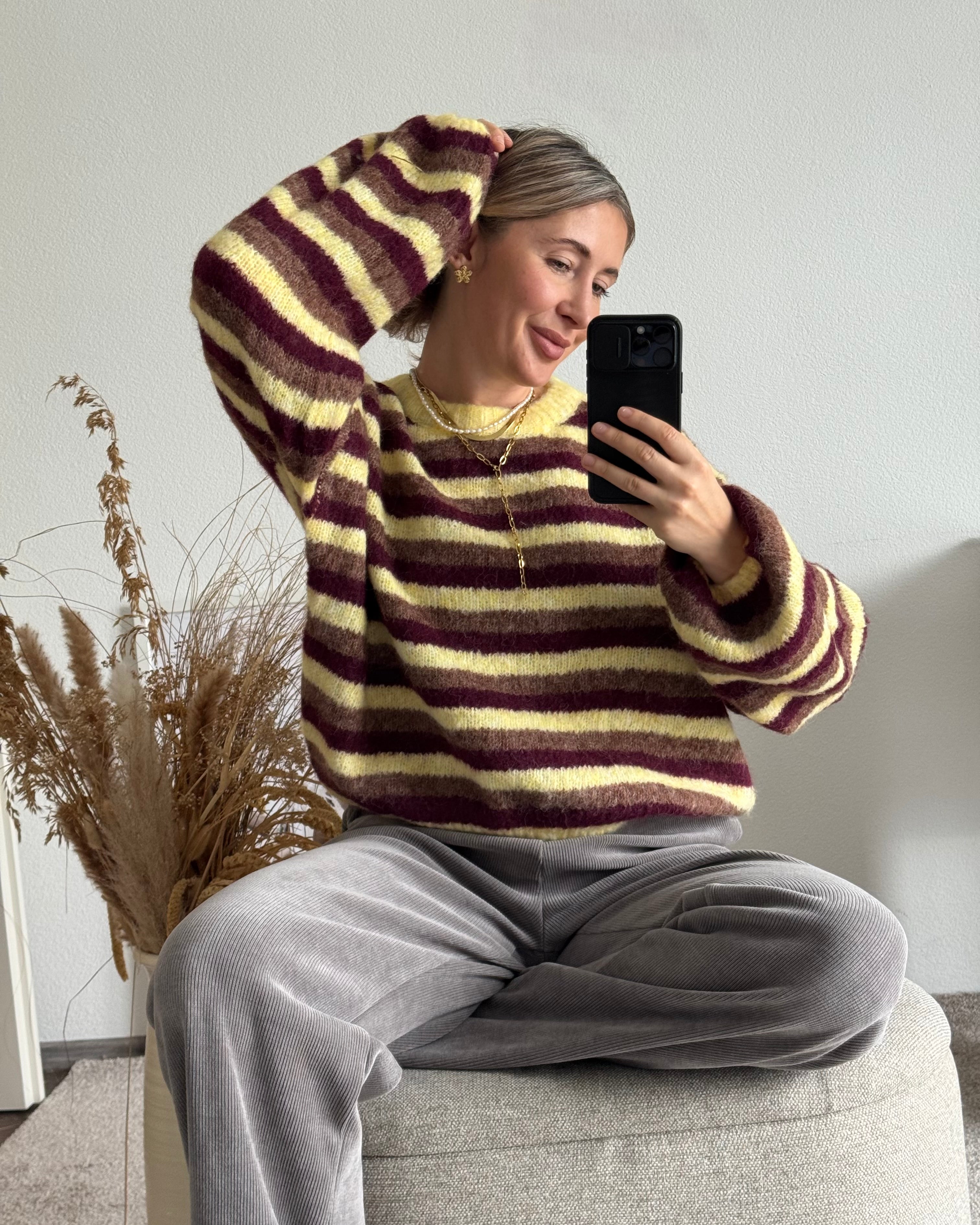 Gestreifter Kuschelpullover – Gelb & Bordeaux