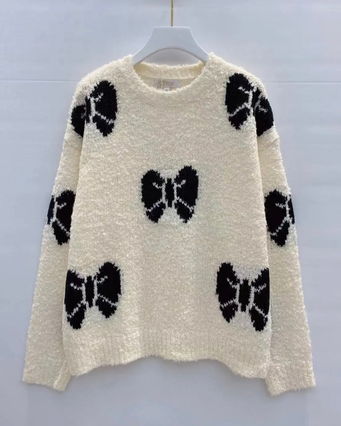 Bouclé Pullover mit Schleifen