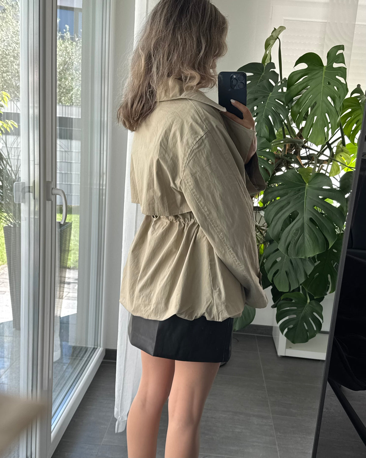 Kurzer Trenchcoat Taupe