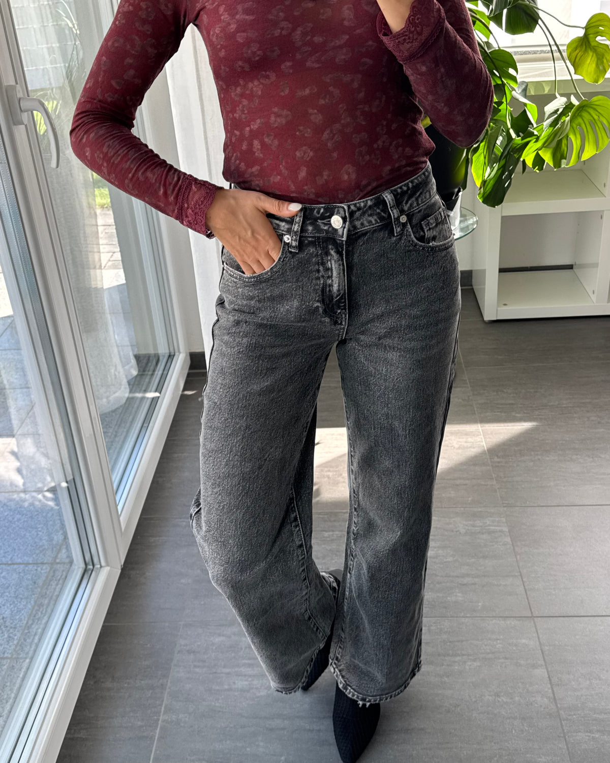 Straight Leg Jeans Grau