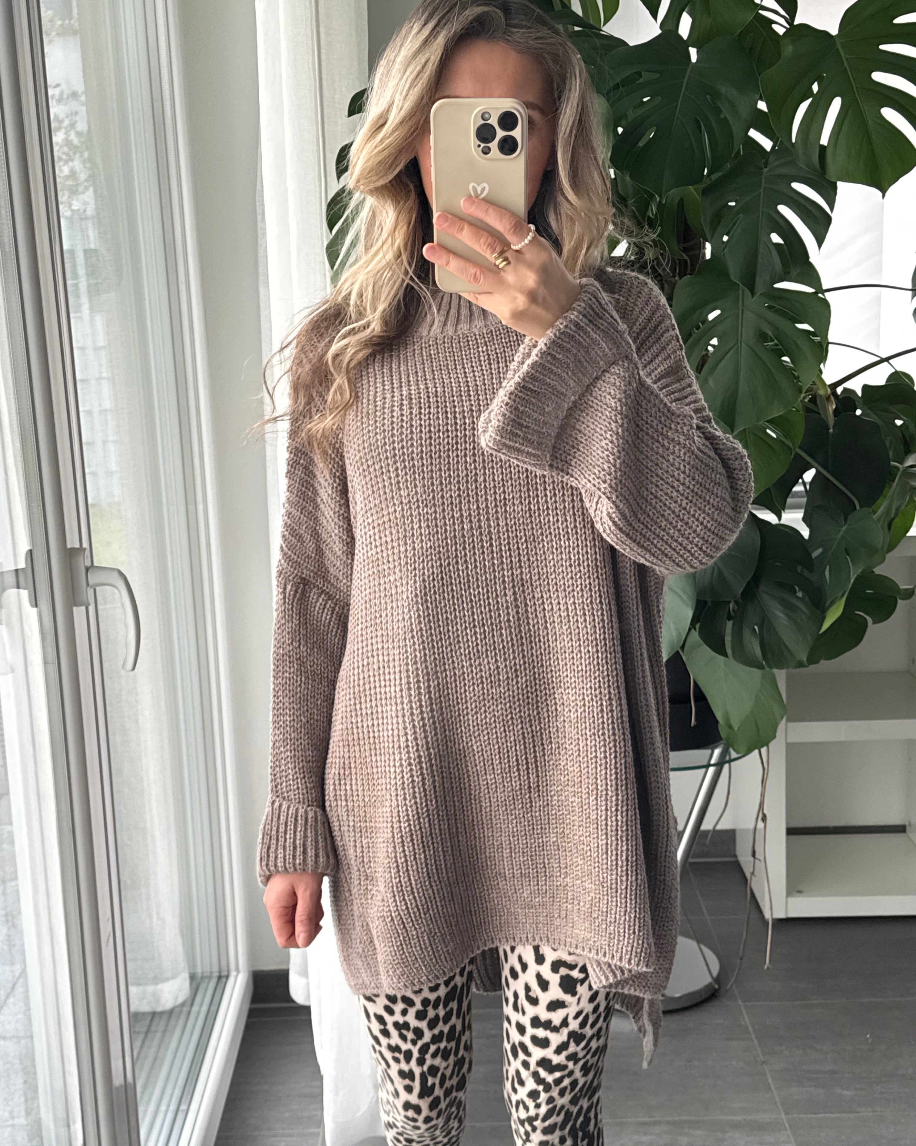 OVERSIZE PULLOVER MIT SCHLITZ TAUPE