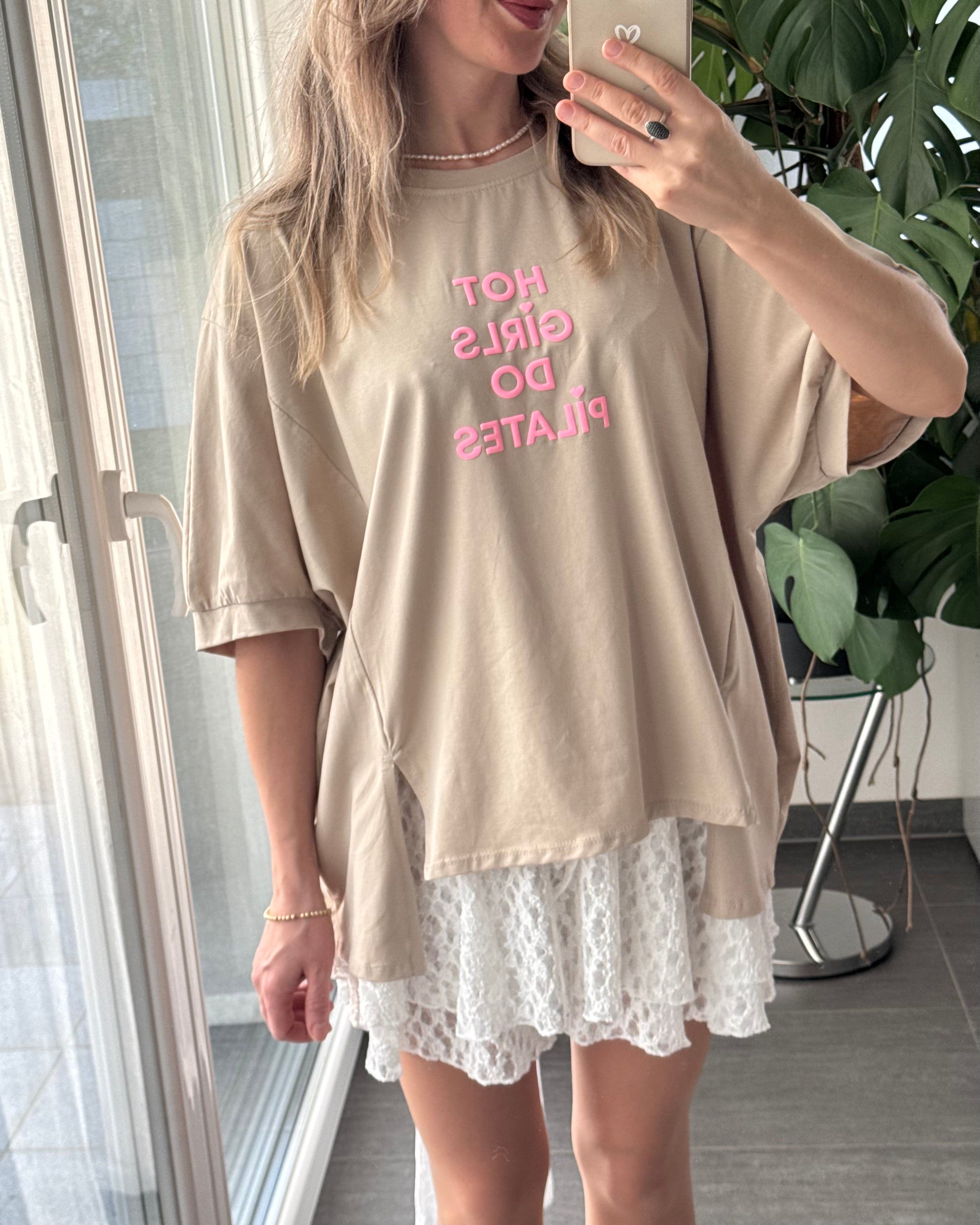 Oversize T-Shirt Hot Girls do pilates beige