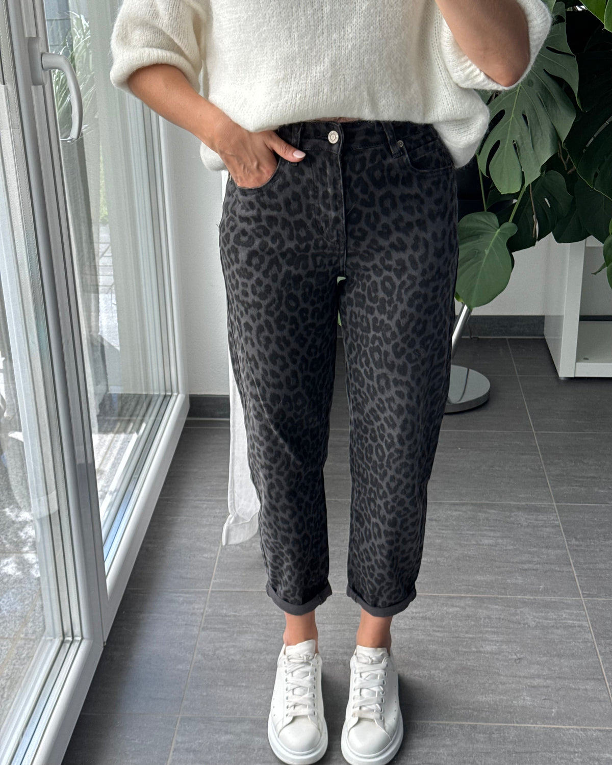 Mom Jeans Leo Grau Schwarz