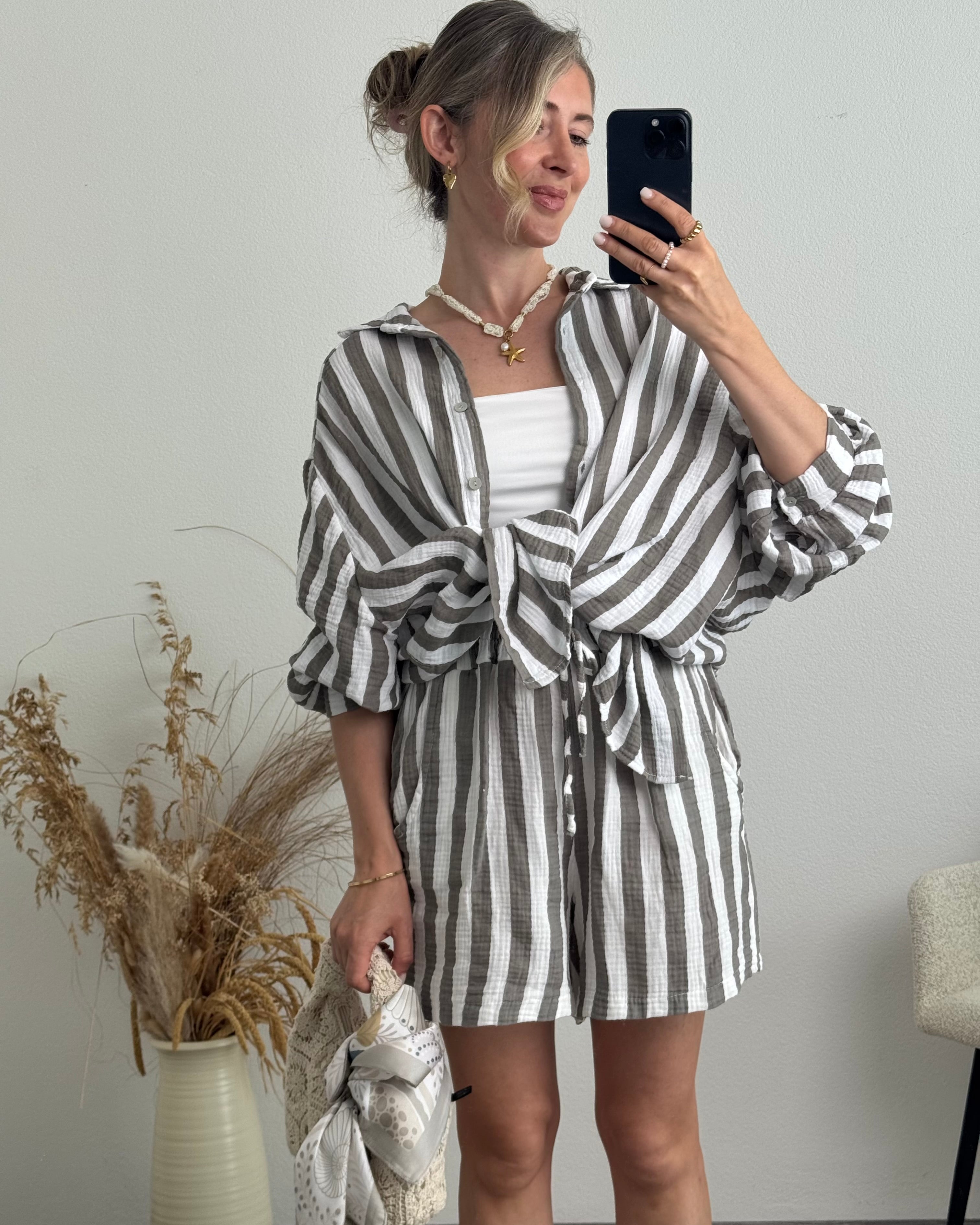 Musselin Shorts Bold Stripes grau