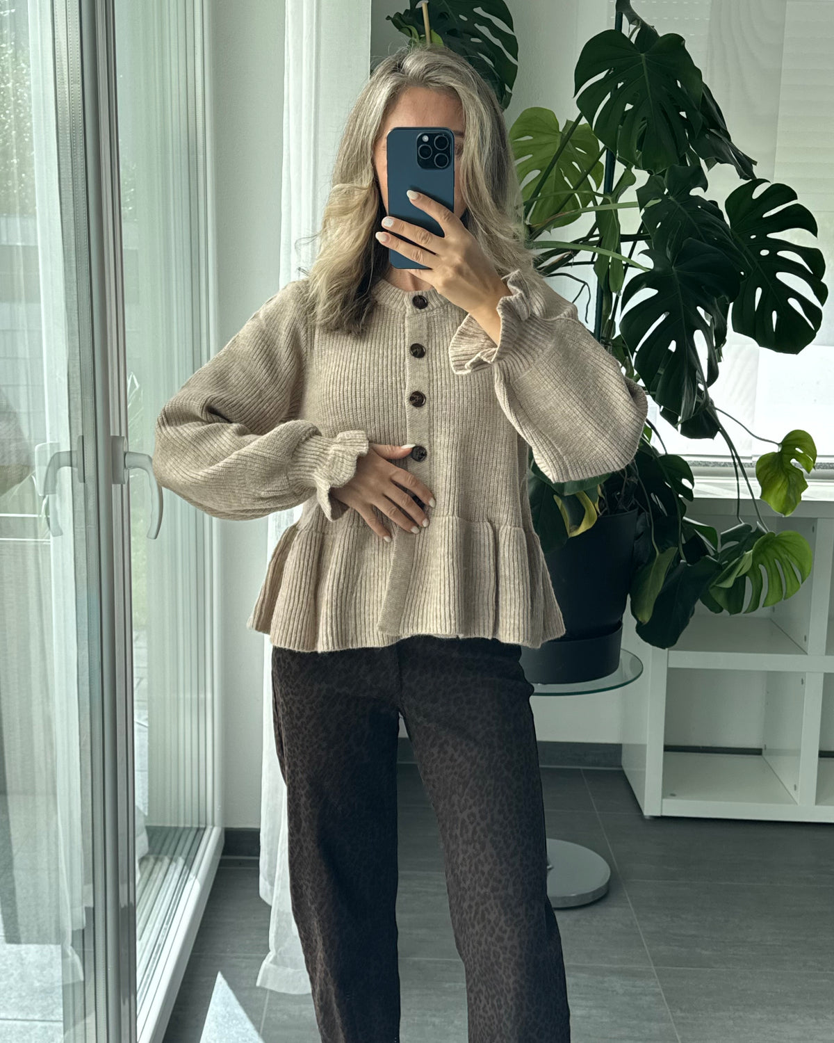 Taillierter Cardigan Mila Taupe