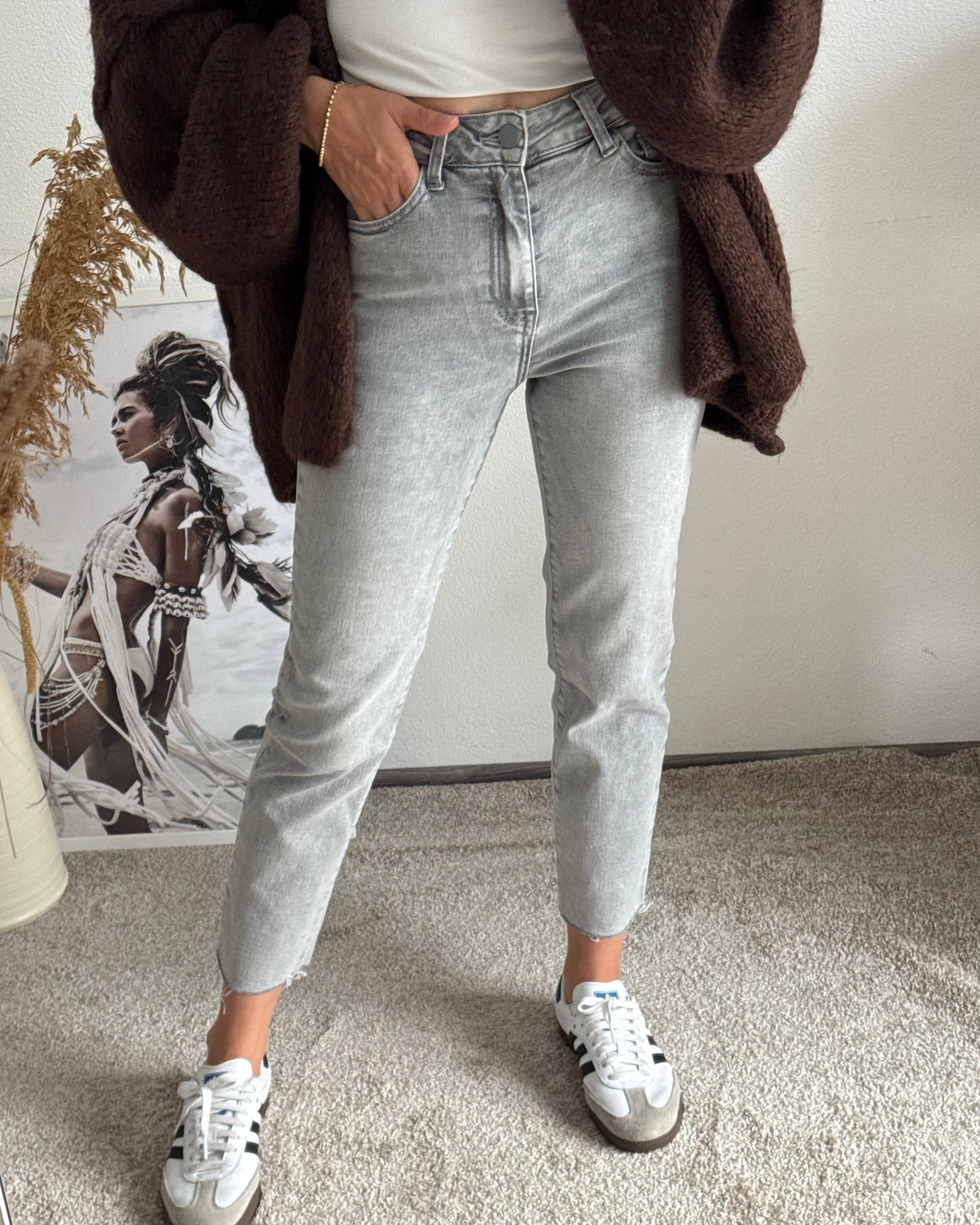 MOM JEANS HELLGRAU