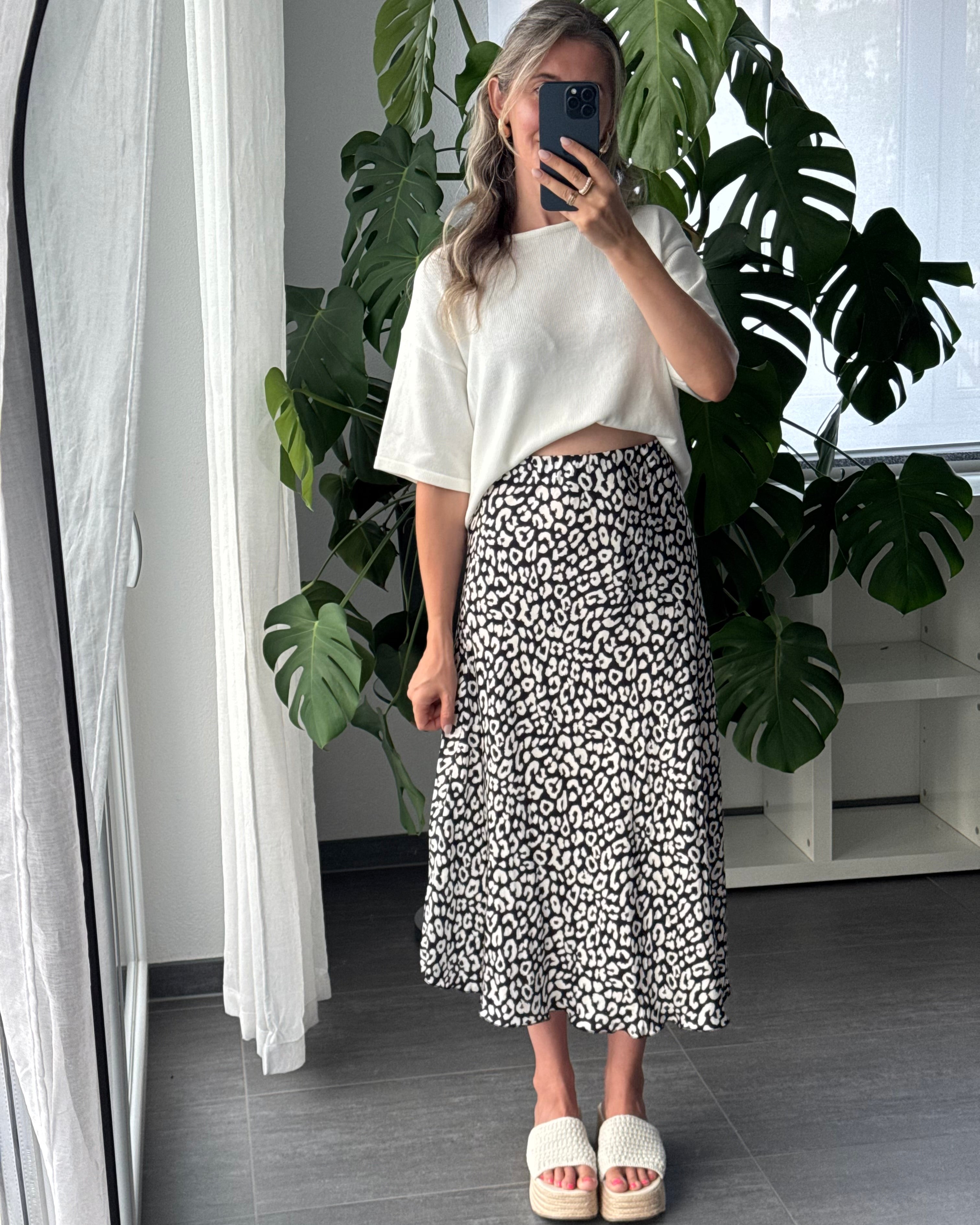 Viskoserock mit Leoprint schwarz