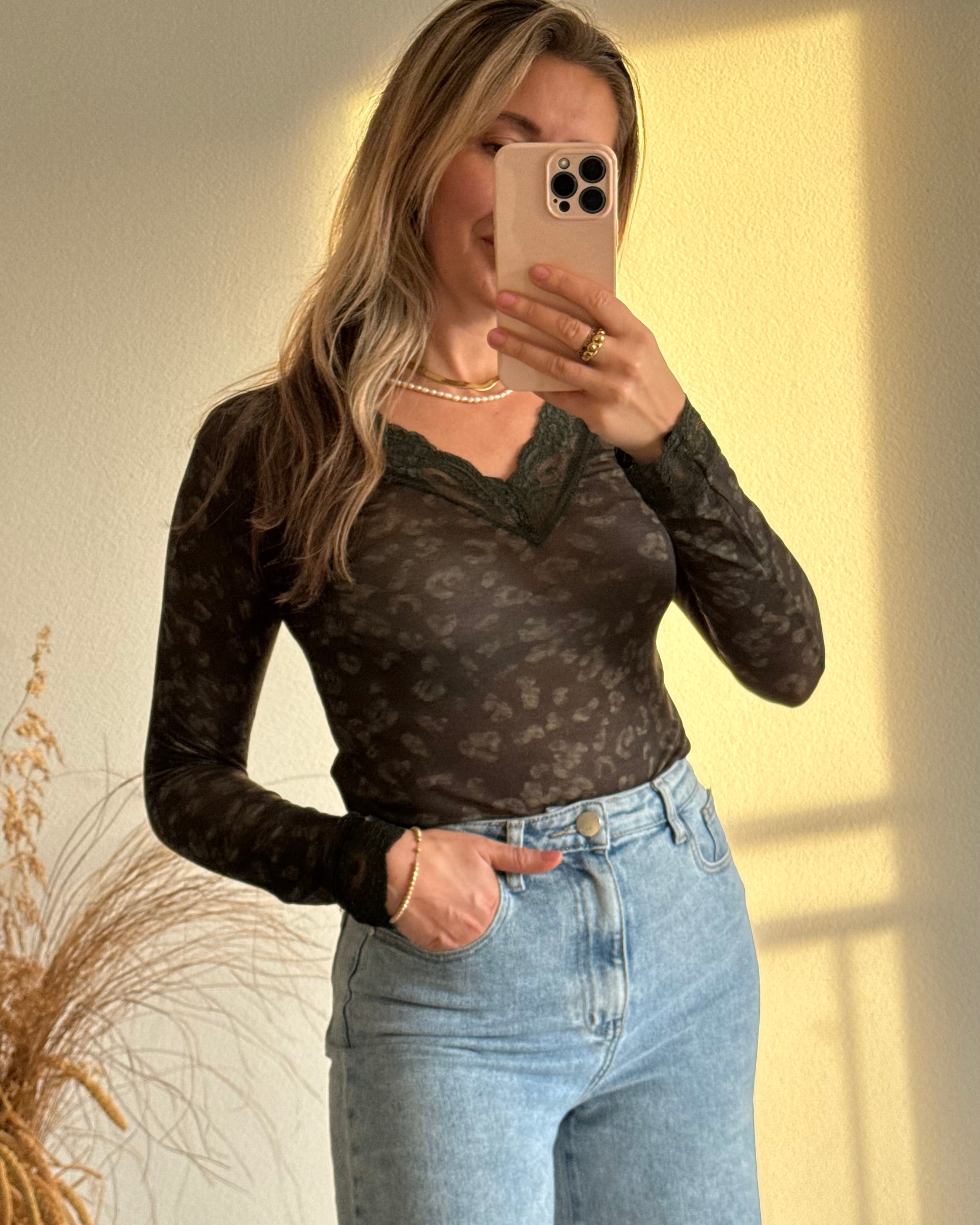 Stretchy Cashmere Langarmshirt mit Spitze Leo Grün