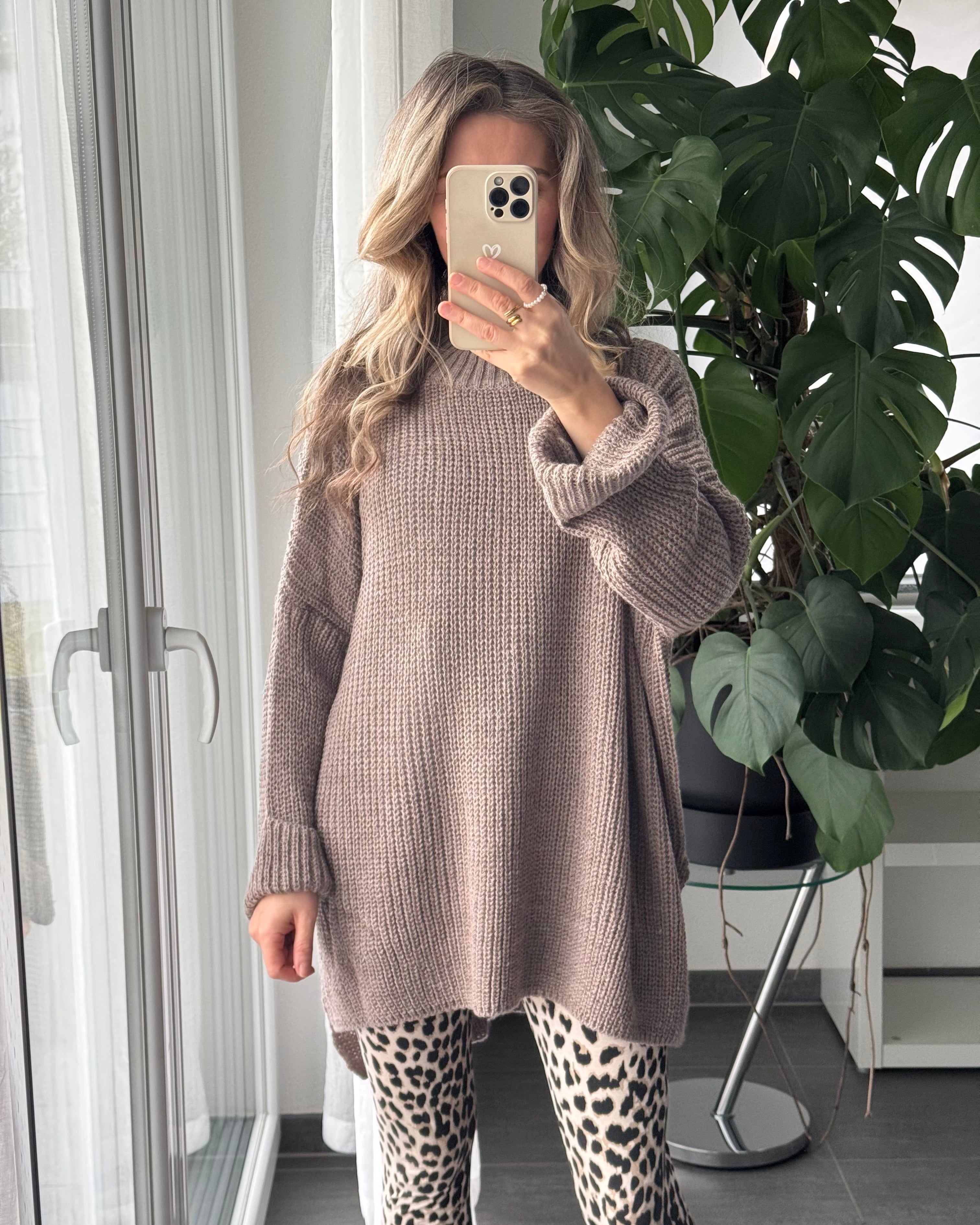 OVERSIZE PULLOVER MIT SCHLITZ TAUPE