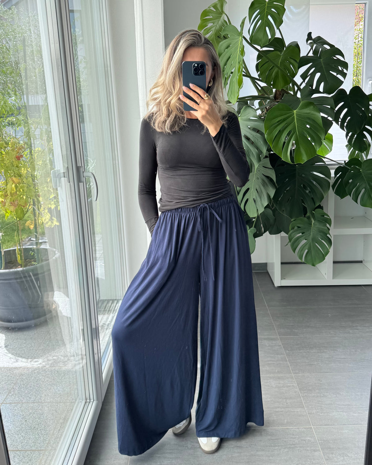 Basic Viskosehose marineblau