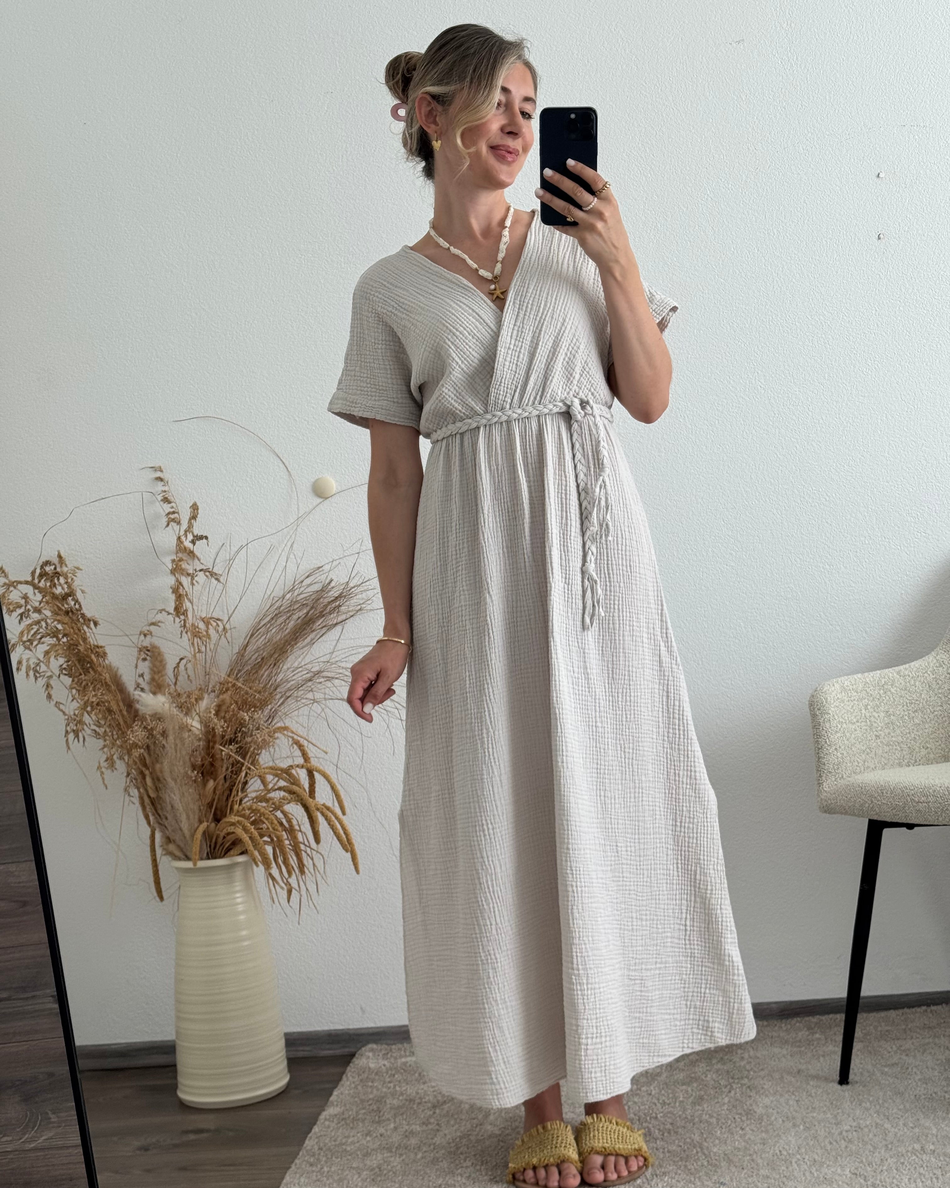 Maxi-Musselinkleid mit geflochtenem Gürtel beige