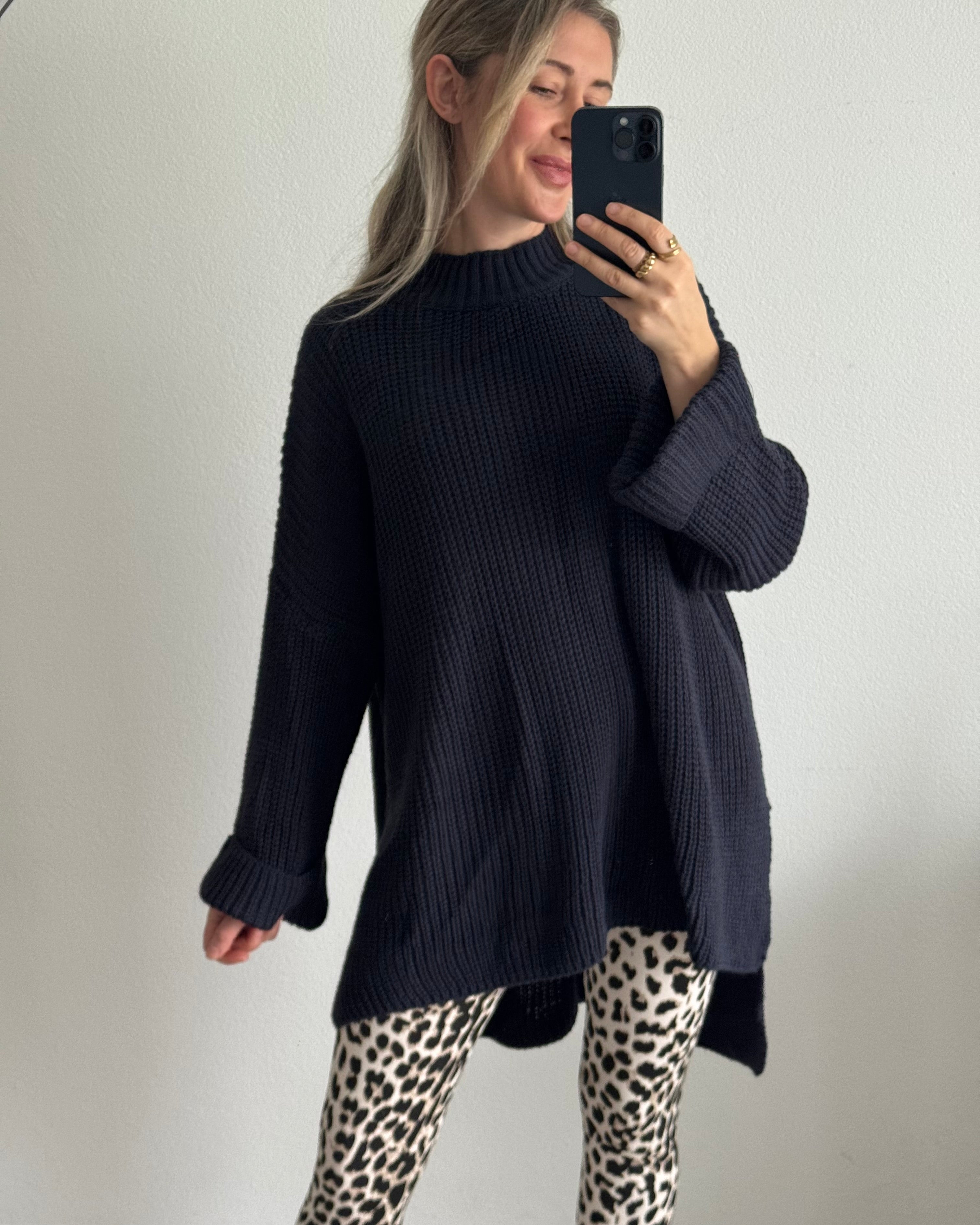 OVERSIZE PULLOVER MIT SCHLITZ NAVY