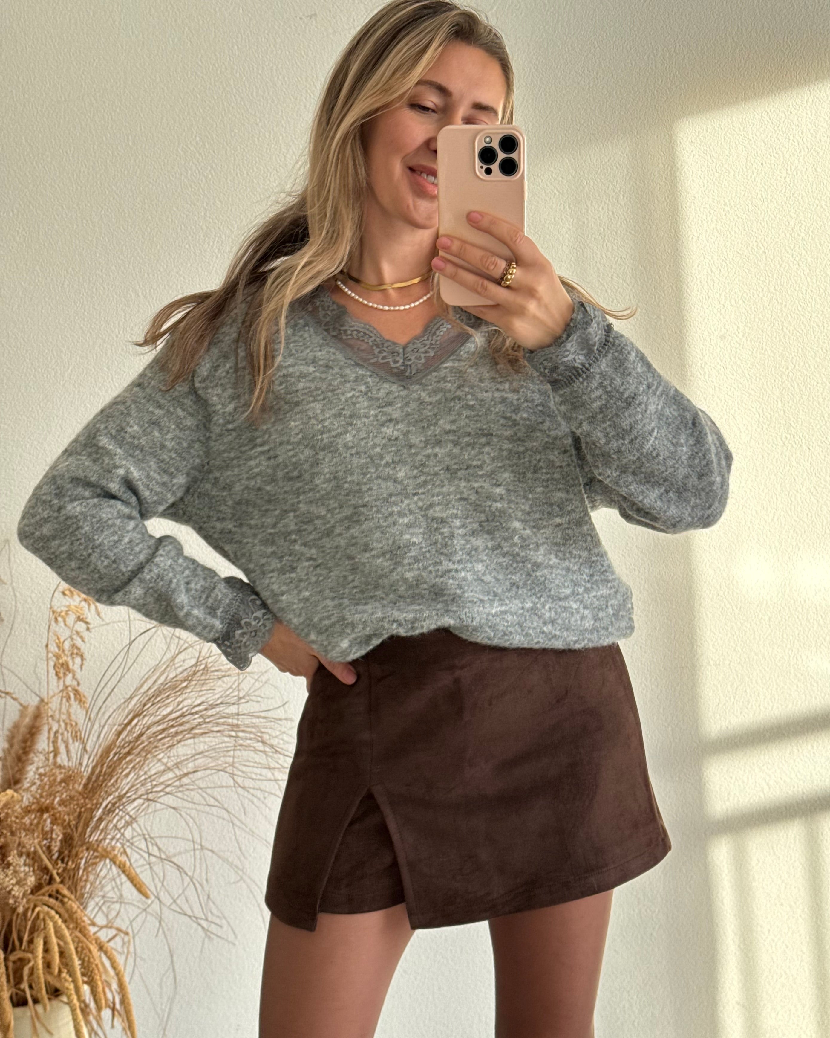 Pullover Lace Touch Grau