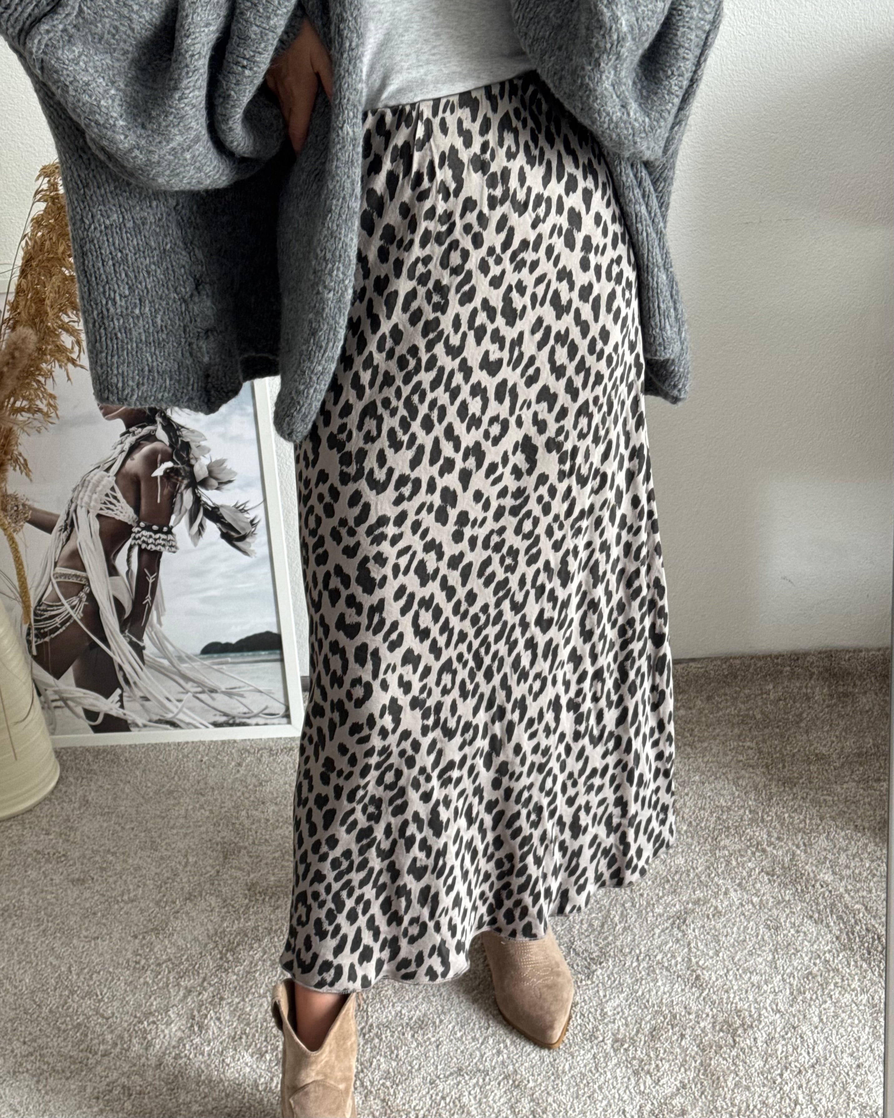 Viskoserock mit Leoprint Maja GRAU