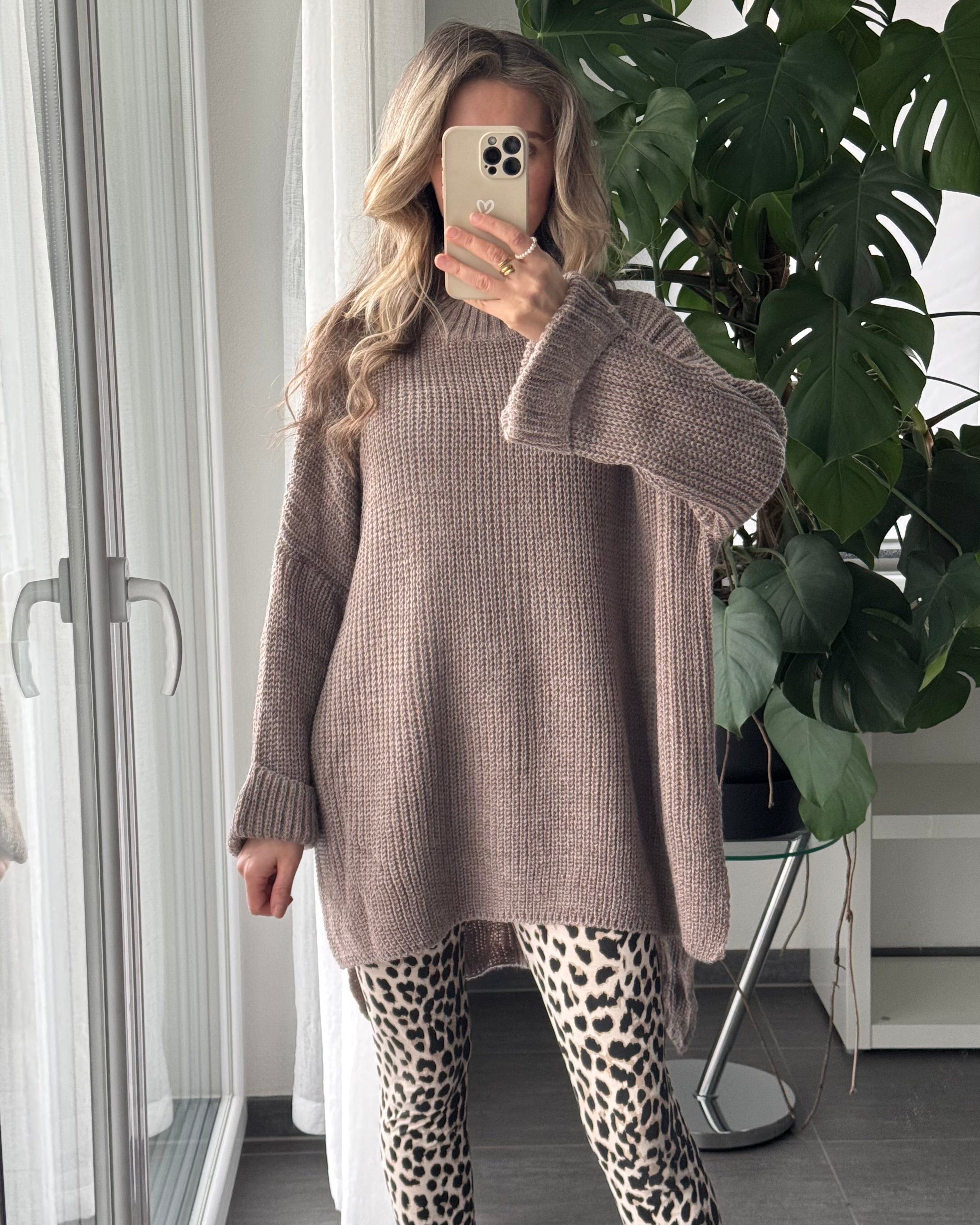 OVERSIZE PULLOVER MIT SCHLITZ TAUPE