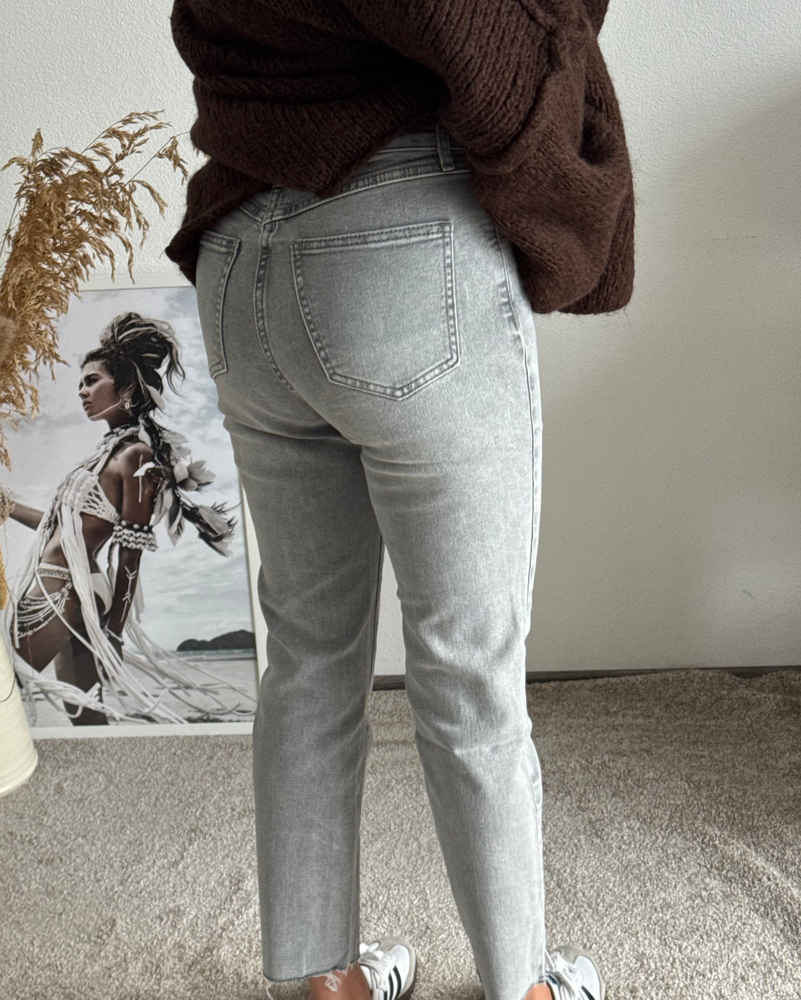 MOM JEANS HELLGRAU