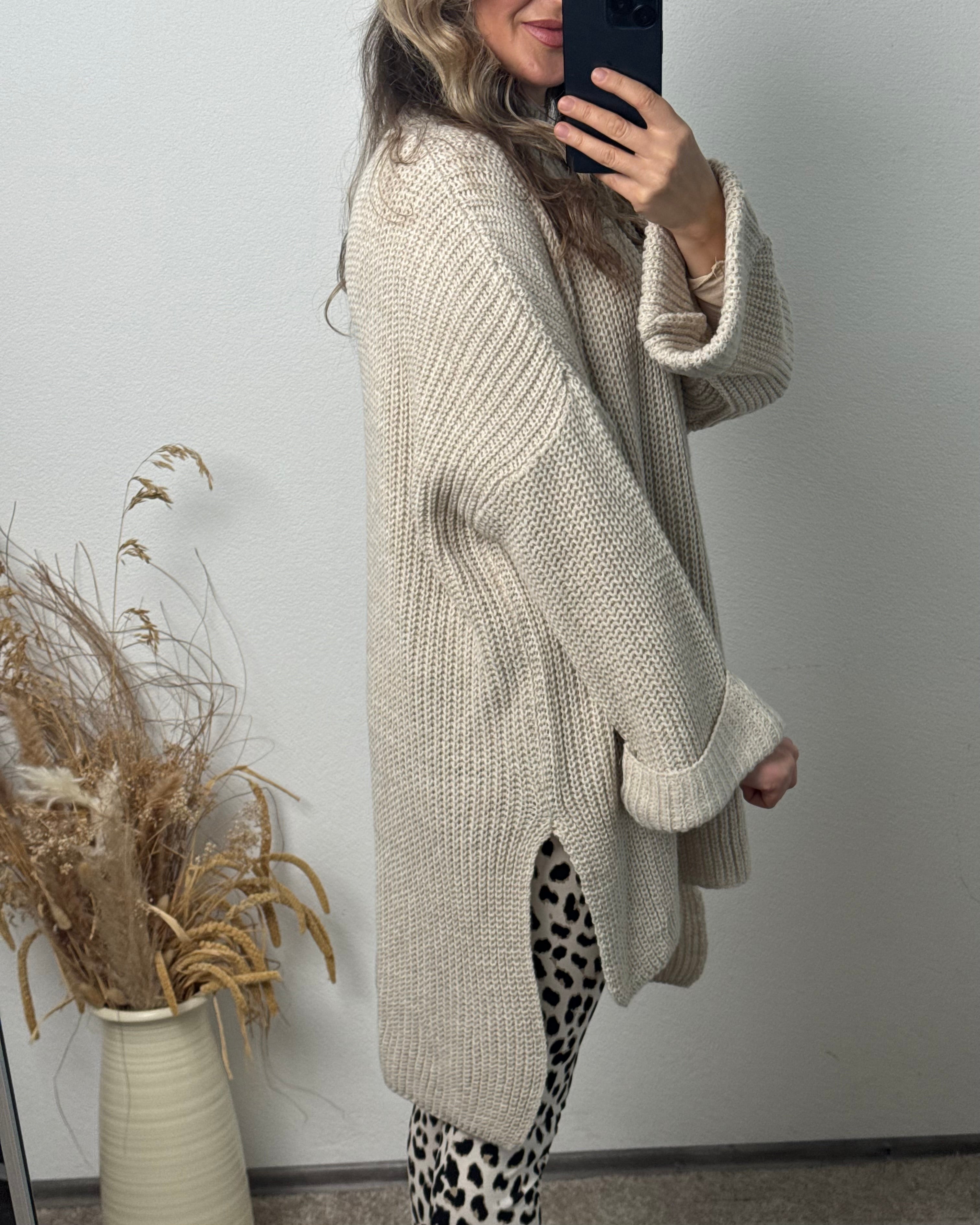 OVERSIZE PULLOVER MIT SCHLITZ BEIGE