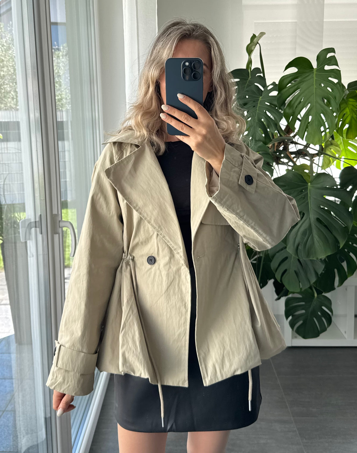 Kurzer Trenchcoat Taupe