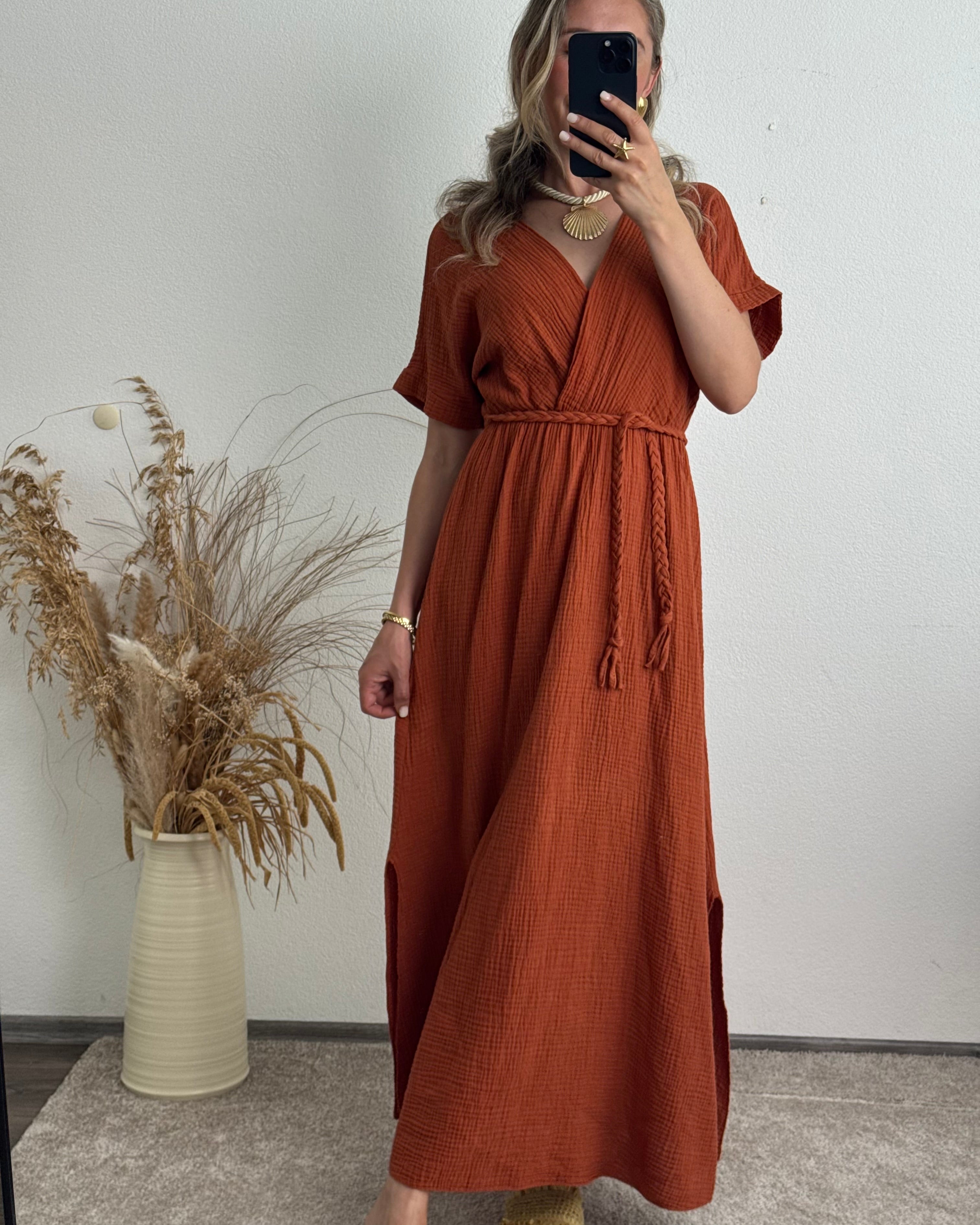 Maxi-Musselinkleid mit geflochtenem Gürtel Terracotta