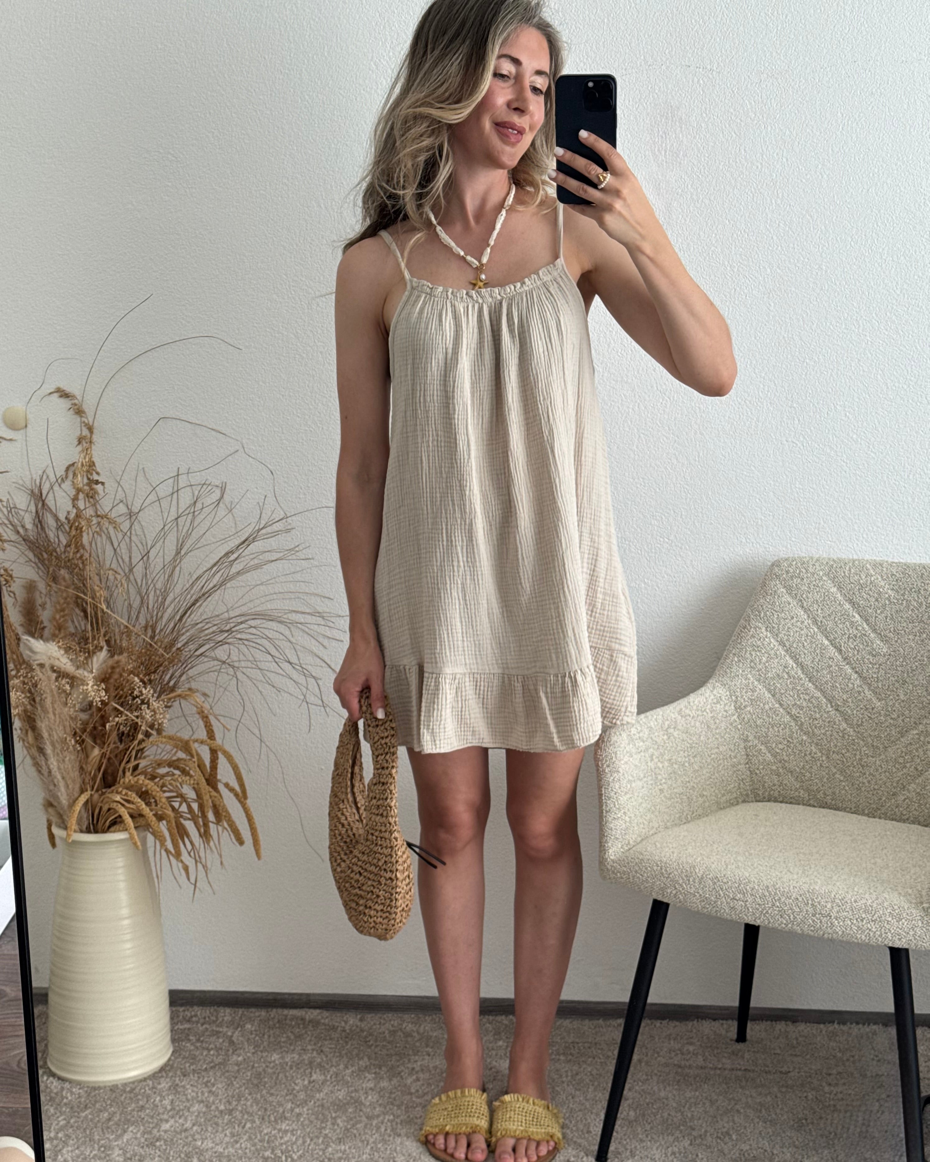 Musselinkleid mit Volantsaum Kelly Beige