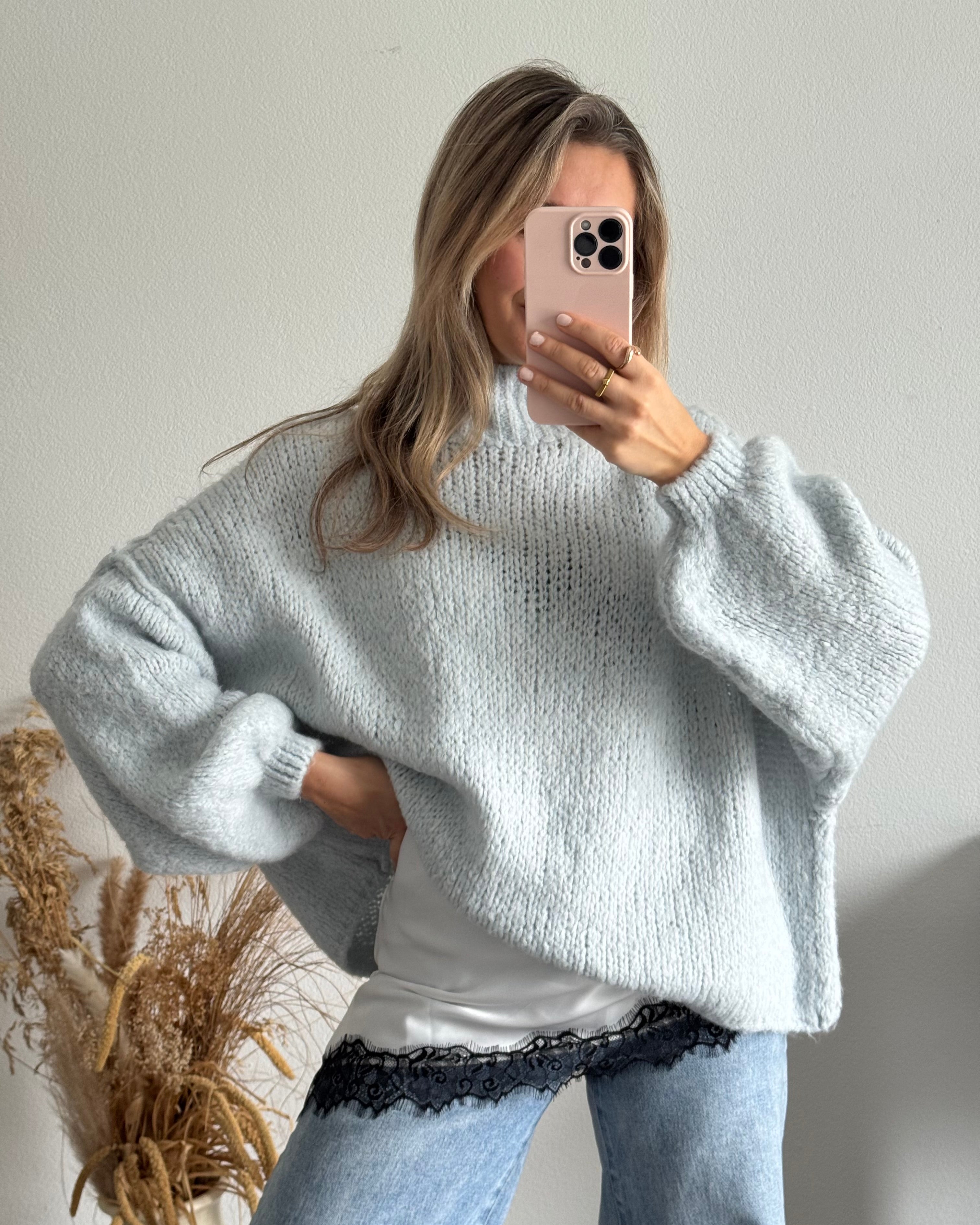 Kuscheliger Oversize Strickpullover Hellgrau (kurz)
