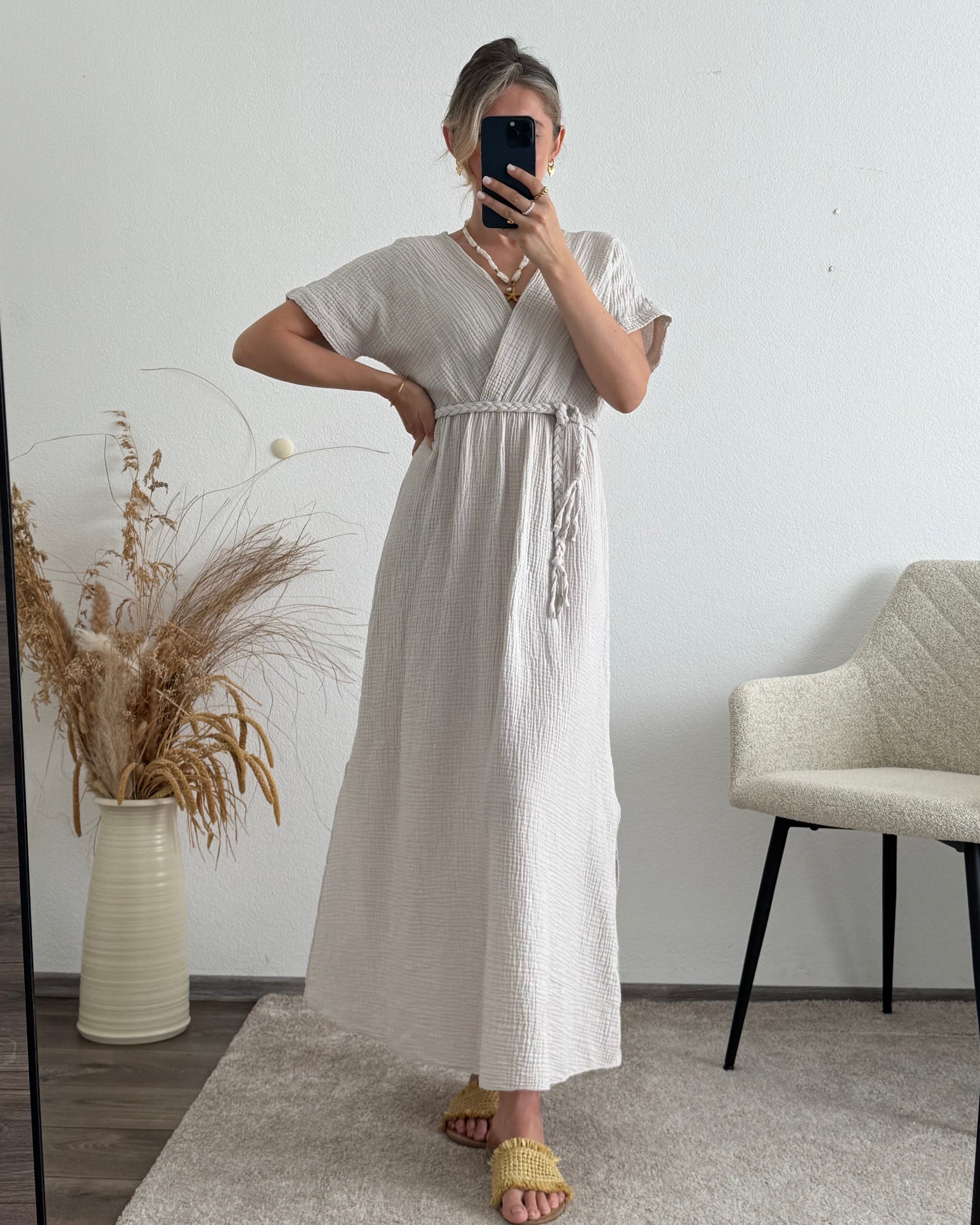 Maxi-Musselinkleid mit geflochtenem Gürtel beige
