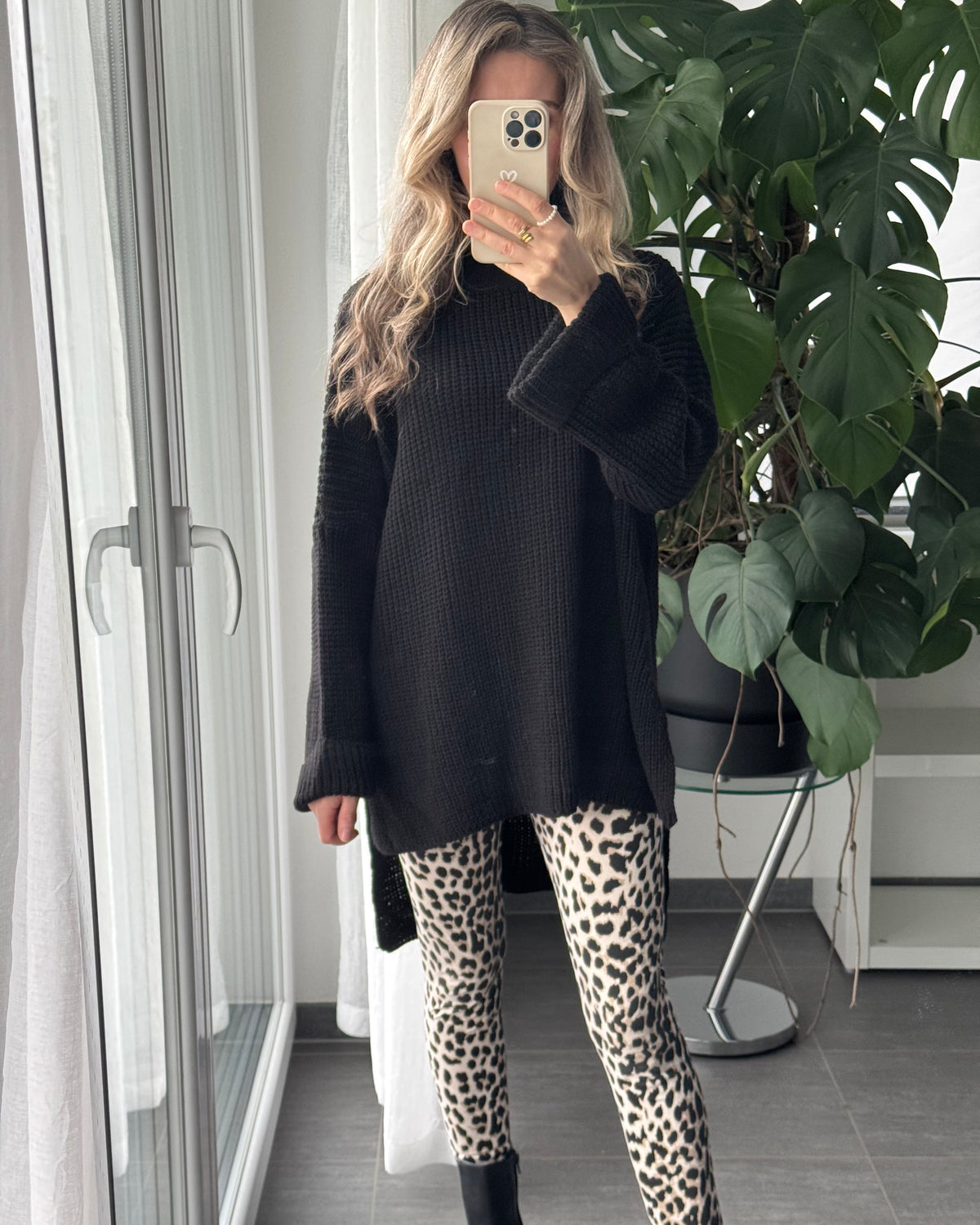 OVERSIZE PULLOVER MIT SCHLITZ SCHWARZ